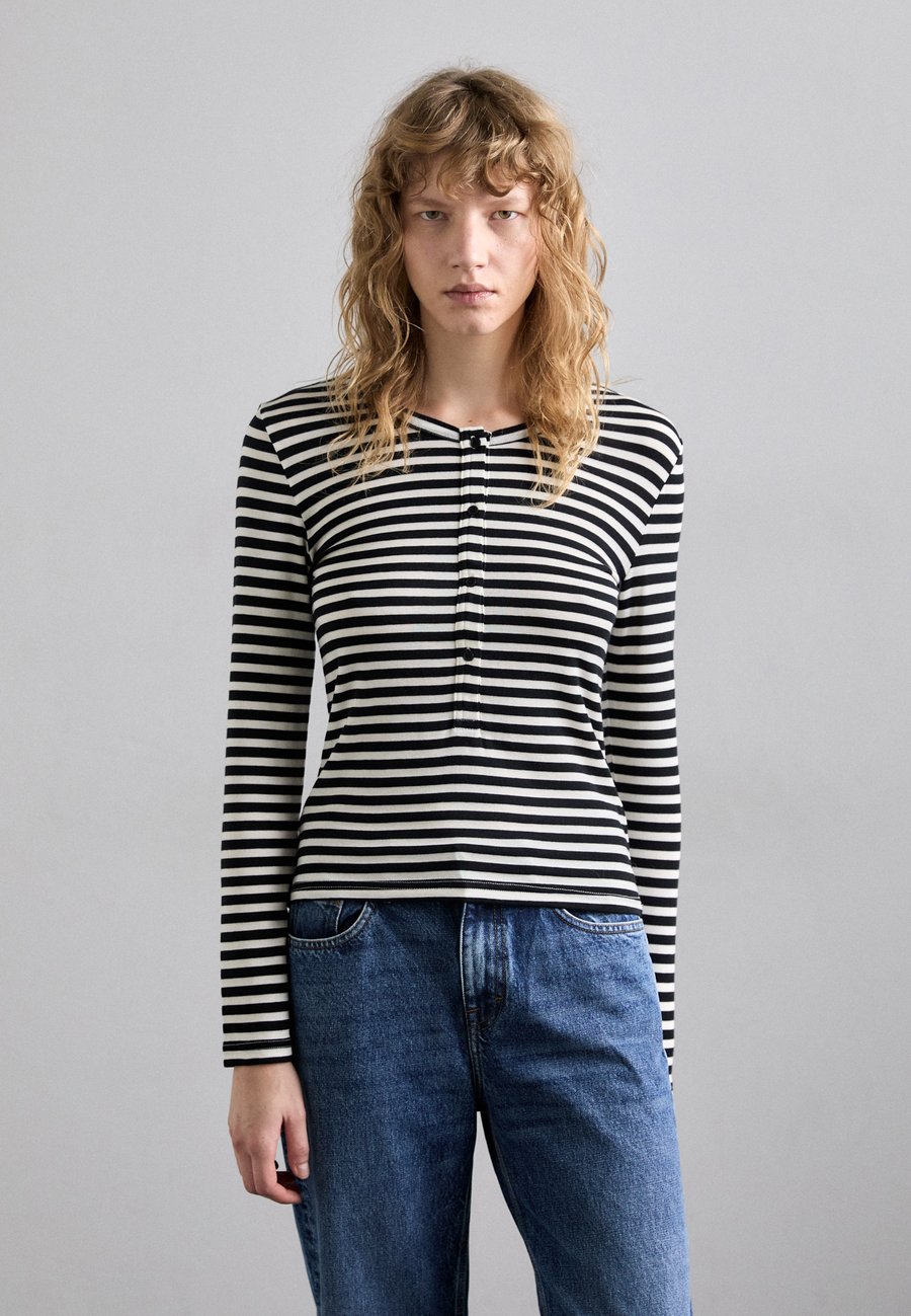 Топ MUNTHE LEVOMA, Black
Топ MUNTHE LEVOMA, Black