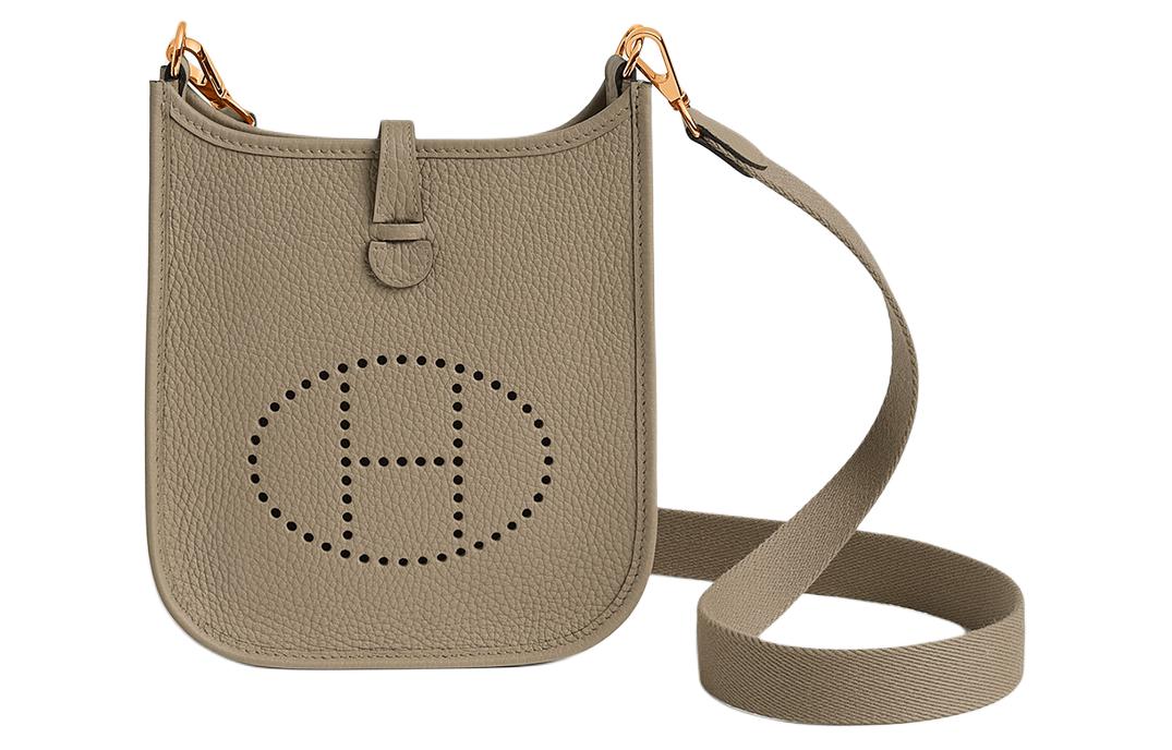 HERMES Сумка через плечо Evelyne Clemence из кожи коровы мини женская Marfa бежевая
HERMES Сумка через плечо Evelyne Clemence из кожи коровы мини женская Marfa бежевая