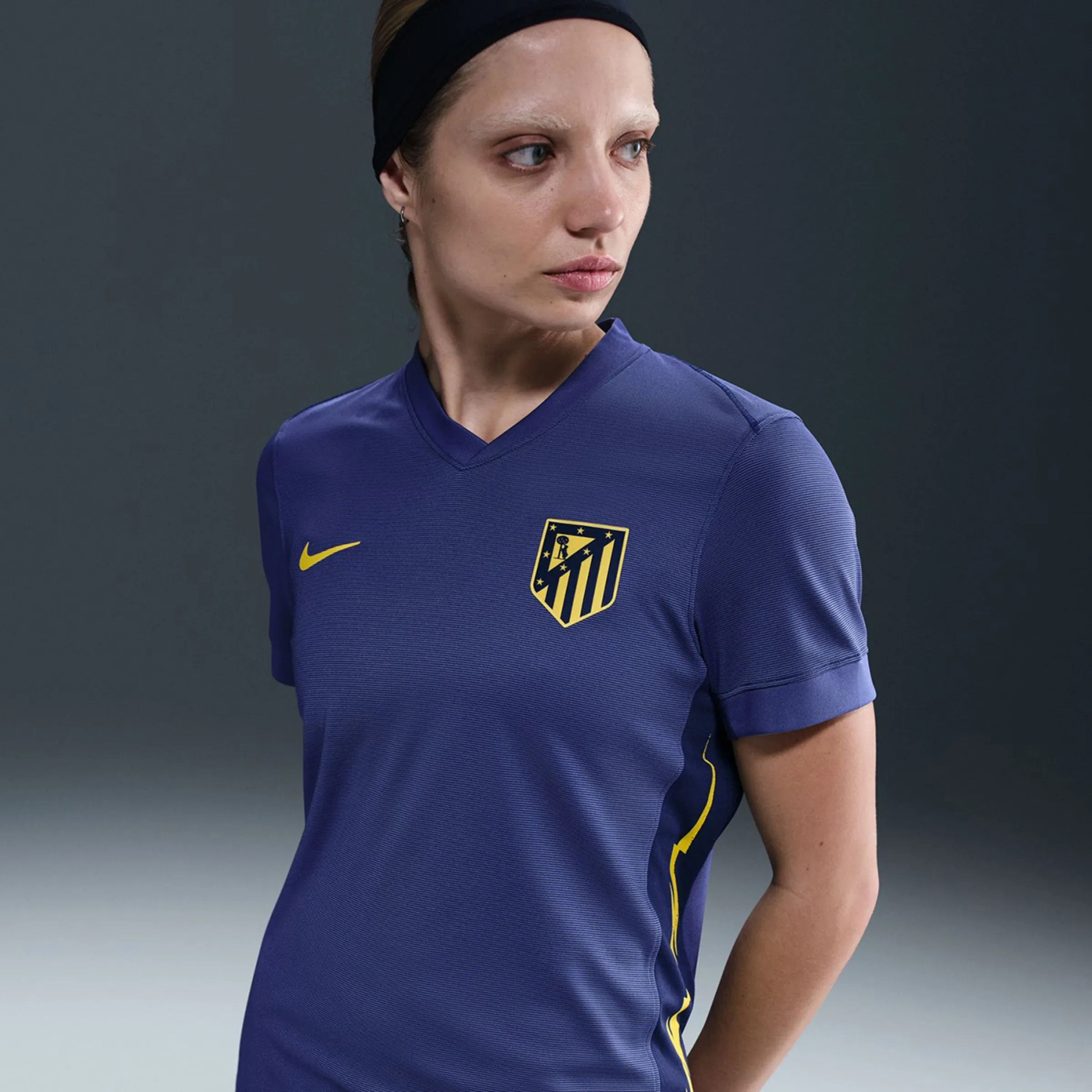 Женская футболка второй формы Атлетико Мадрид 2025-2026 Стадиум Найк Nike, синий
Женская футболка второй формы Атлетико Мадрид 2025-2026 Стадиум Найк Nike, синий