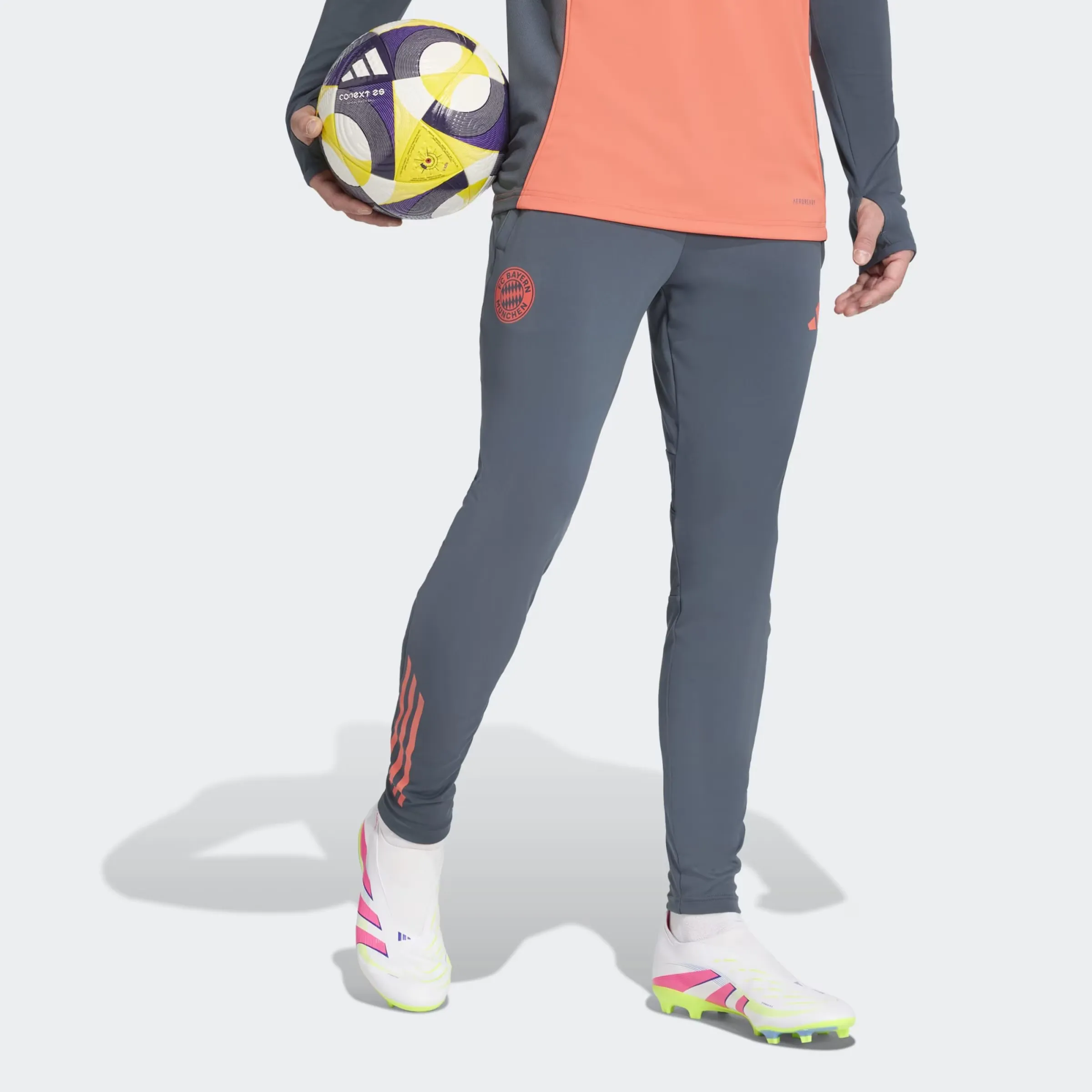 Мужские брюки FC Bayern Munich 2025-2026 Tiro 25 Competition adidas, серый 
Мужские брюки FC Bayern Munich 2025-2026 Tiro 25 Competition adidas, серый