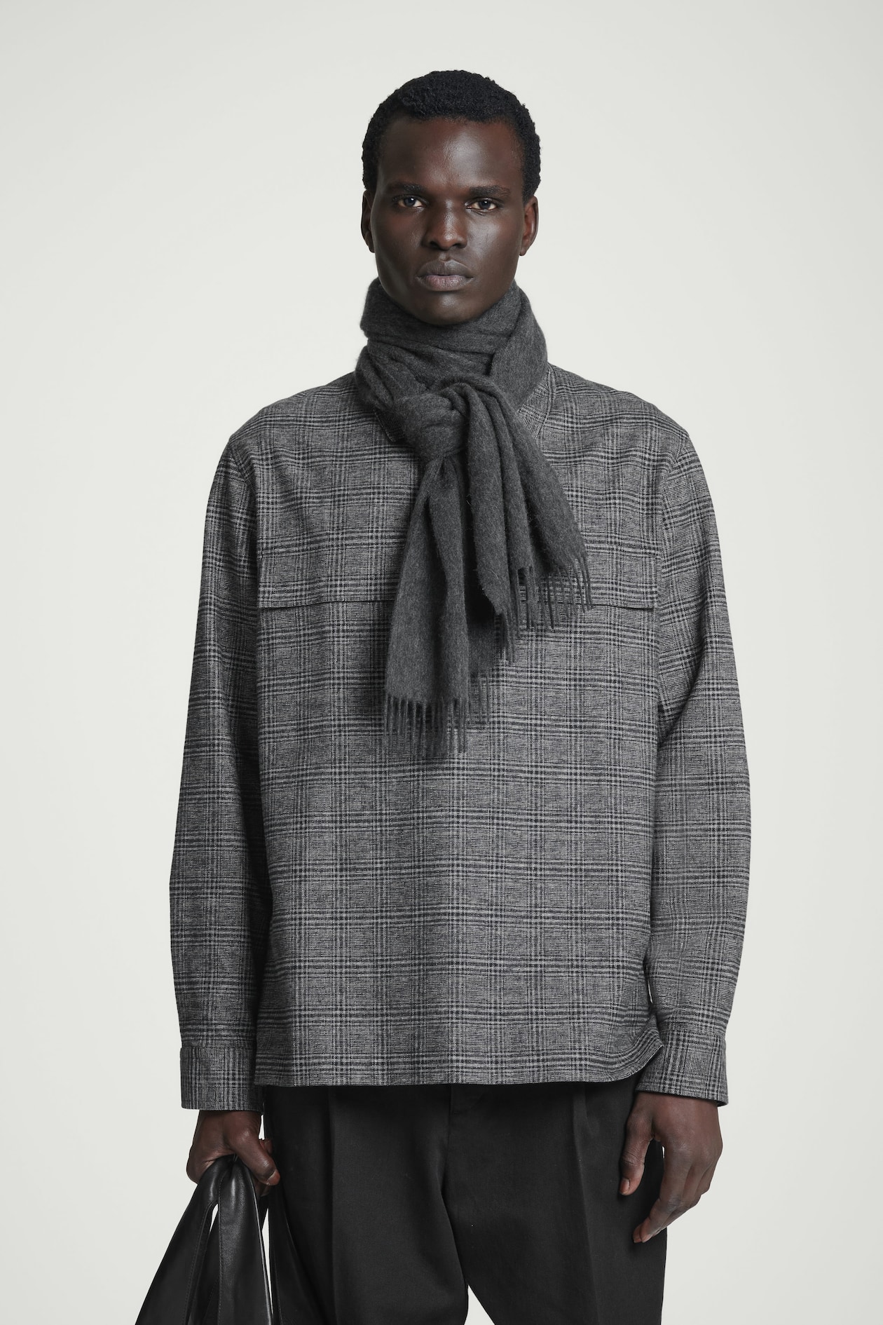 Шарф из чистого кашемира COS, темно-серый меланж
Шарф из чистого кашемира COS, темно-серый меланж