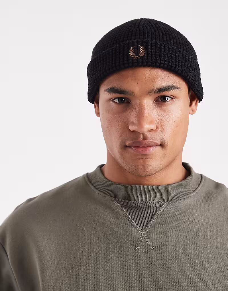 Вафельная шапочка черного цвета Fred Perry
Вафельная шапочка черного цвета Fred Perry