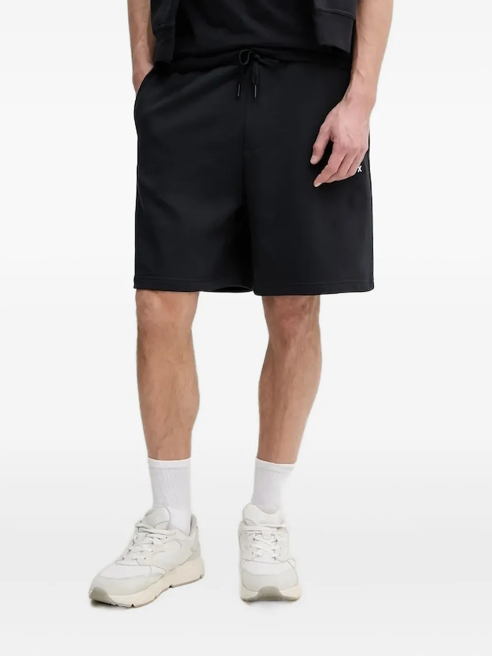 Спортивные шорты с вышитым логотипом и завязками на шнурке Armani Exchange, черный
Спортивные шорты с вышитым логотипом и завязками на шнурке Armani Exchange, черный