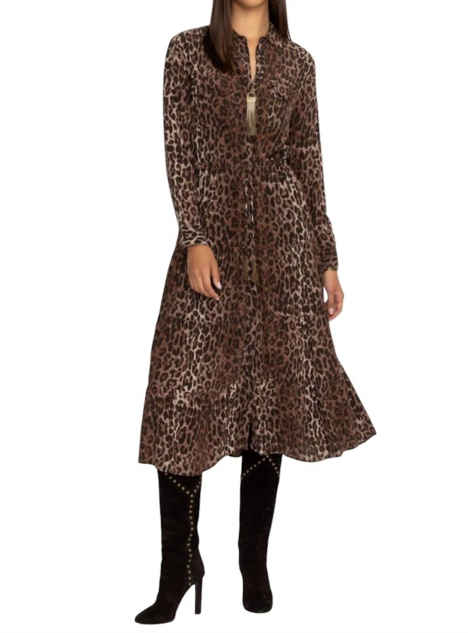 Платье-комбинация в стиле вестерн с леопардовым принтом Johnny Was
Платье-комбинация в стиле вестерн с леопардовым принтом Johnny Was