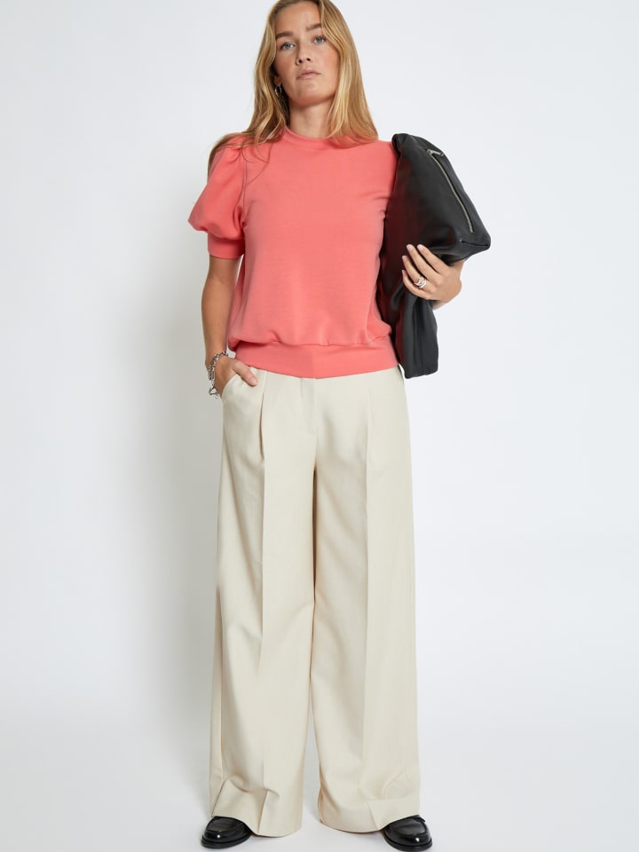 Футболка в Дюбарри minus
Футболка в Дюбарри minus