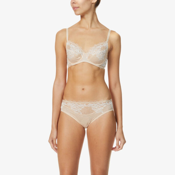 Бюстгальтер на косточках из эластичного кружева Lace Perfection Wacoal, бежевый
Бюстгальтер на косточках из эластичного кружева Lace Perfection Wacoal, бежевый