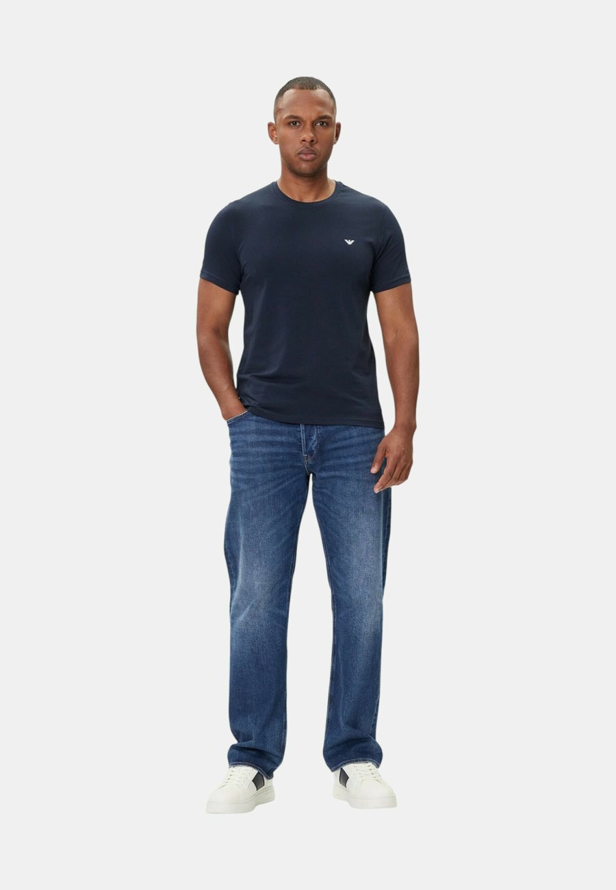 Футболка Emporio Armani Basic T-shirt, Blue White/Dark Blue
Футболка Emporio Armani Basic T-shirt, Blue White/Dark Blue