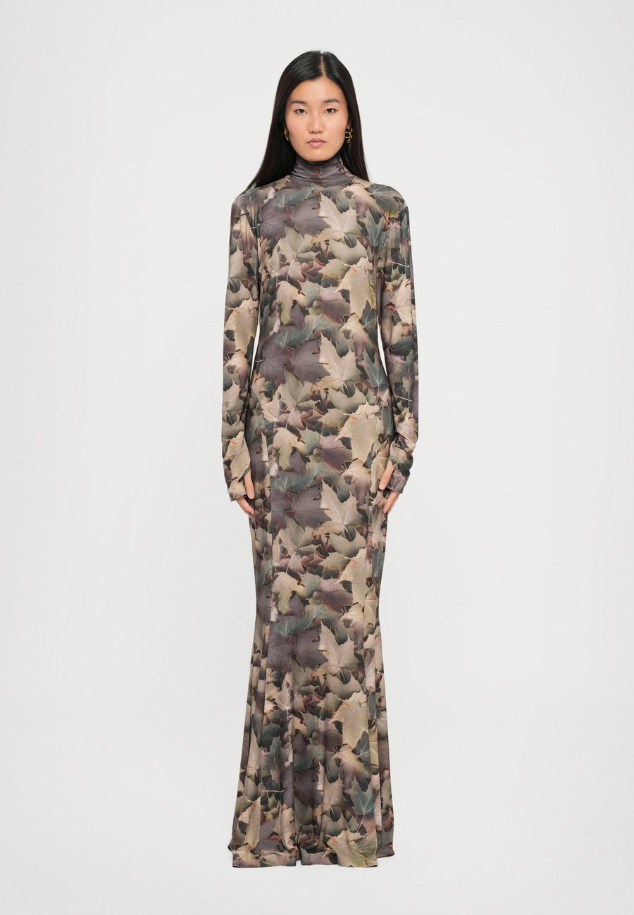 Платье Norma Kamali LONG SLEEVE TURTLE FISHTAIL GOWN, Multi Coloured/Multi-Coloured
Платье Norma Kamali LONG SLEEVE TURTLE FISHTAIL GOWN, Multi Coloured/Multi-Coloured