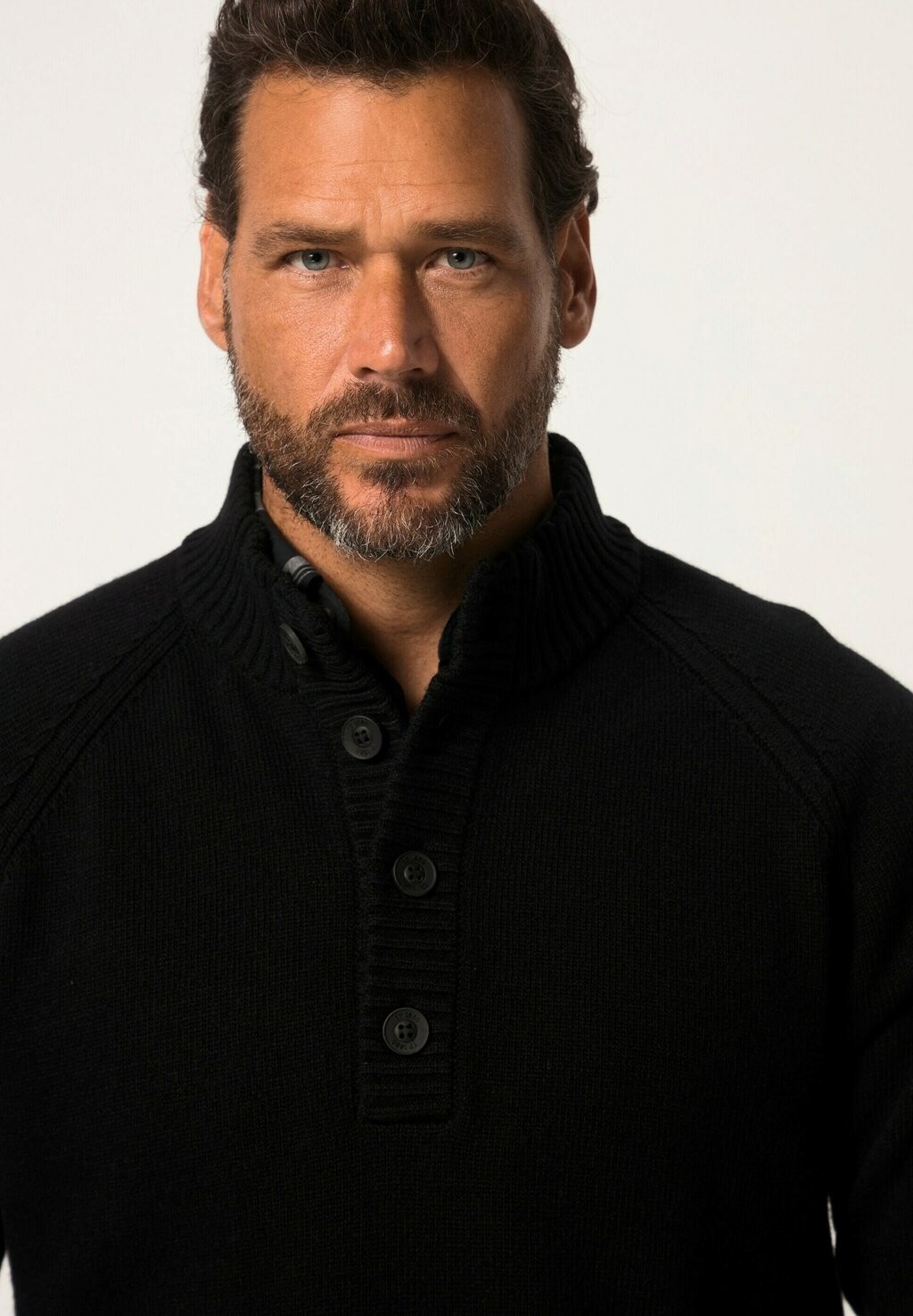 Джемпер KRAGEN MIT KNÖPFEN JP1880, черный
Джемпер KRAGEN MIT KNÖPFEN JP1880, черный