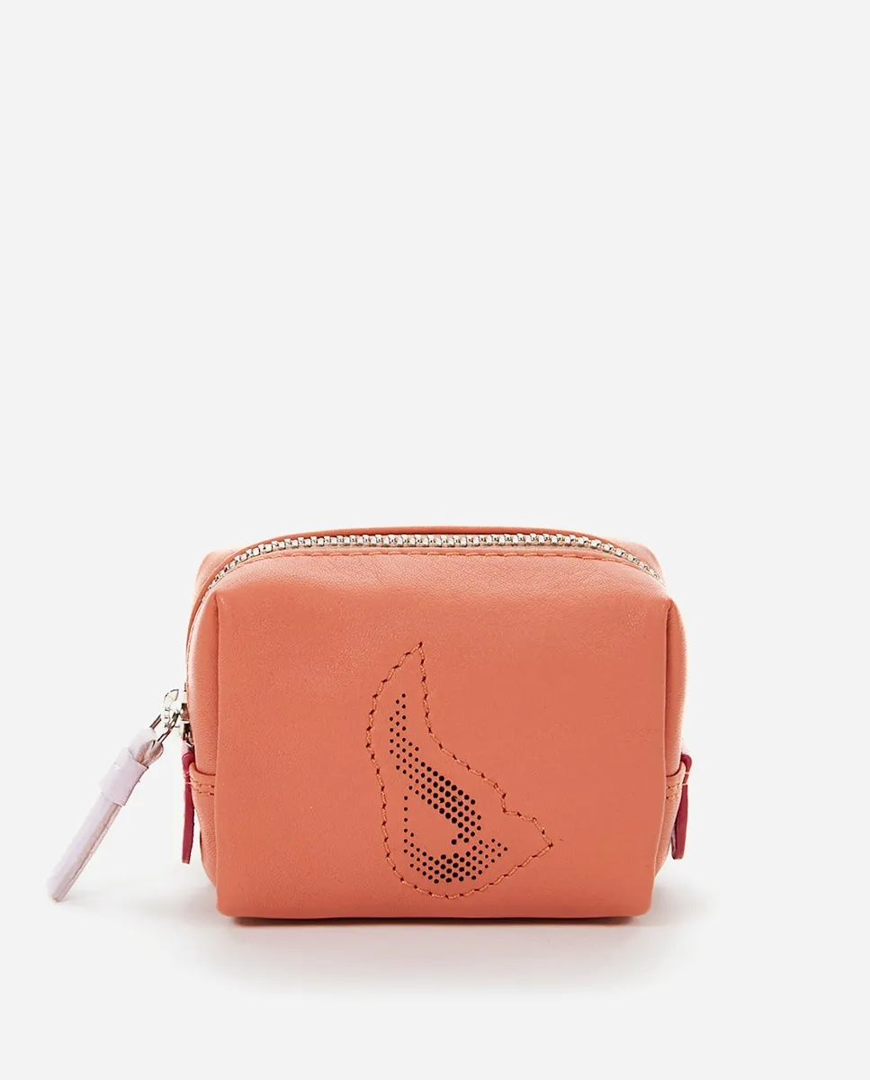 Маленький женский косметичка Summer Song из кожи с тисненым оранжевым логотипом Abbacino, оранжевый
Маленький женский косметичка Summer Song из кожи с тисненым оранжевым логотипом Abbacino, оранжевый