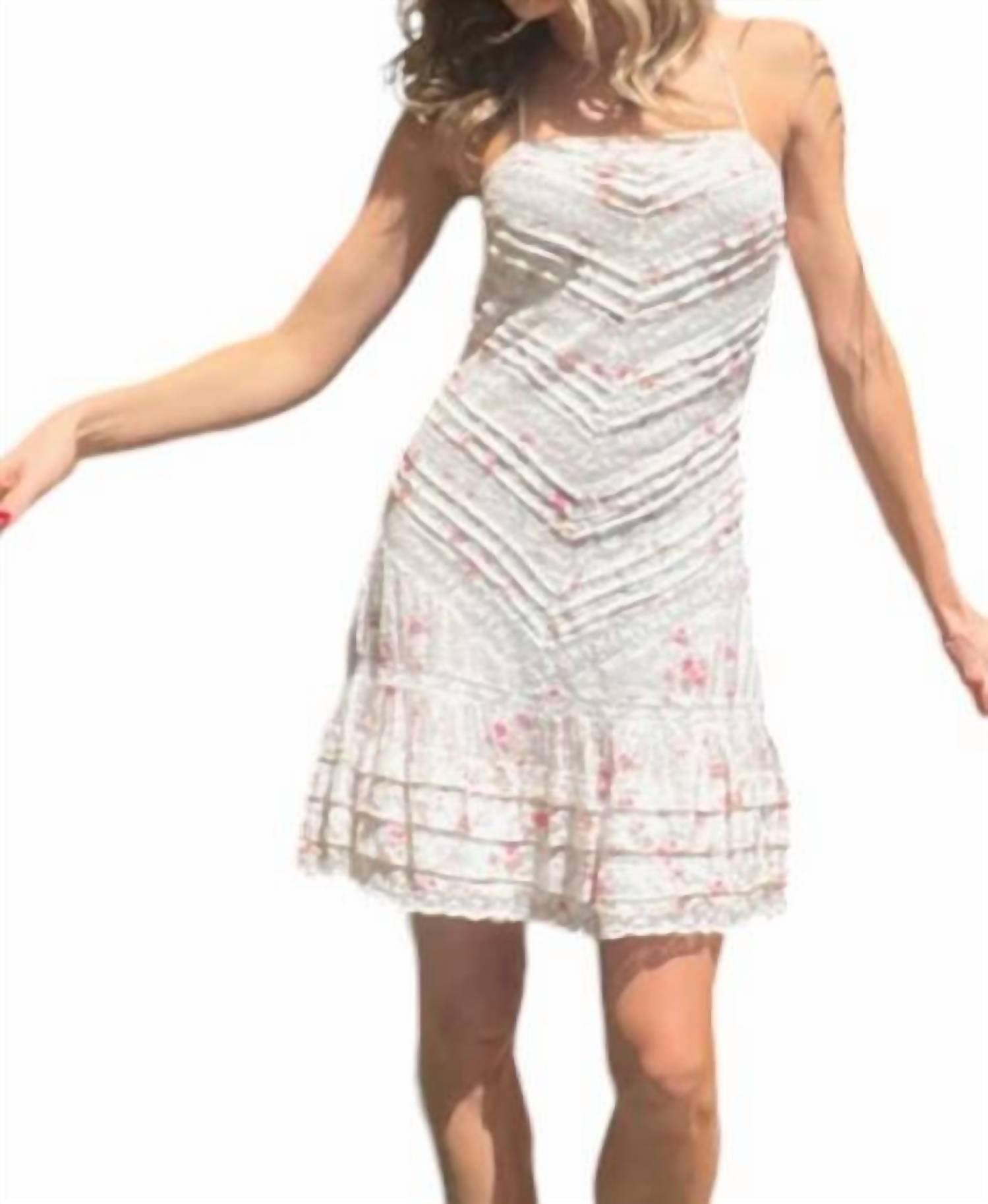 Платье Angele цвета плюща LoveShackFancy, цвет ivy blush
Платье Angele цвета плюща LoveShackFancy, цвет ivy blush