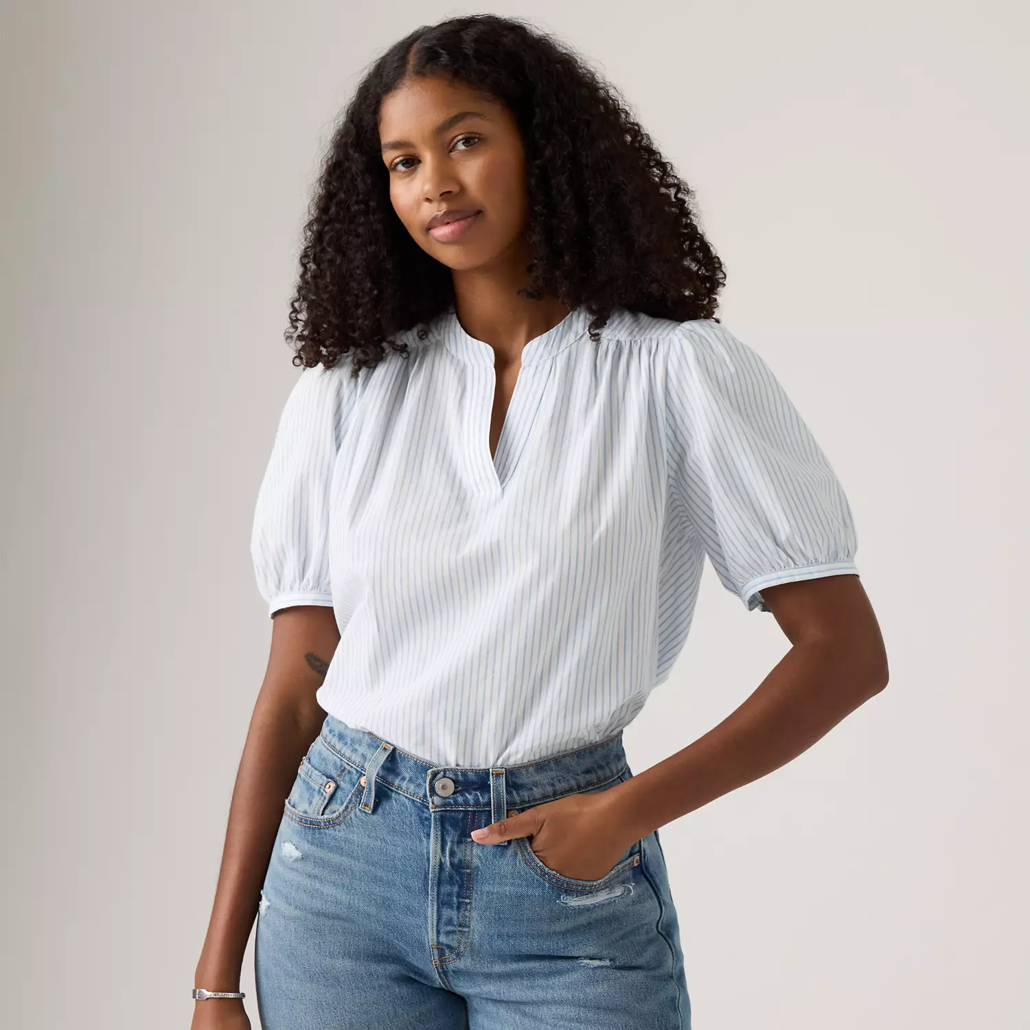 Блузка Амели из поплина Levi's, цвет Pixie Stripe - Blue
Блузка Амели из поплина Levi's, цвет Pixie Stripe - Blue
