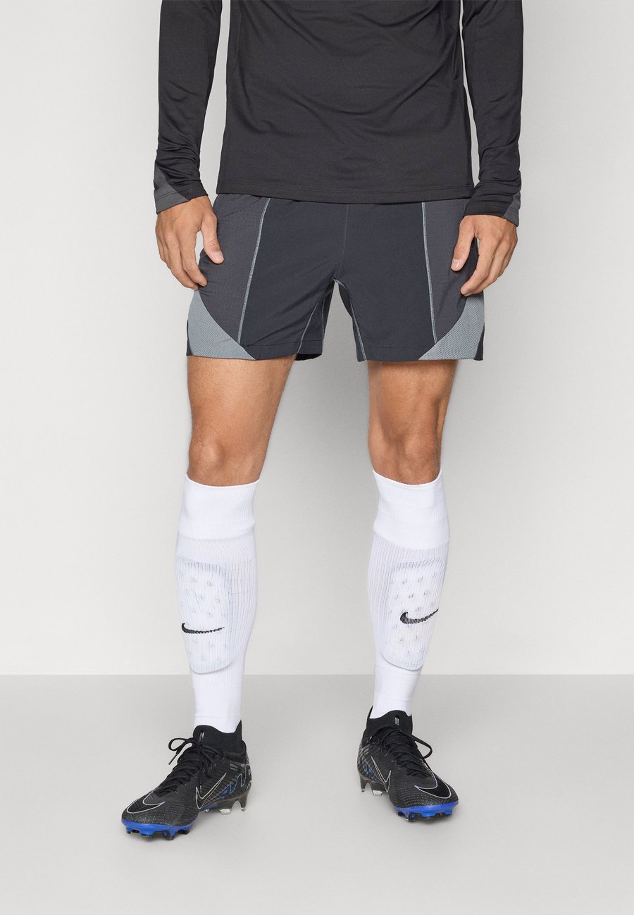 Спортивные шорты Nike Performance STRIKE+ SHORT, Black/Anthracite/Smoke Grey/Photon Dust/Black
Спортивные шорты Nike Performance STRIKE+ SHORT, Black/Anthracite/Smoke Grey/Photon Dust/Black