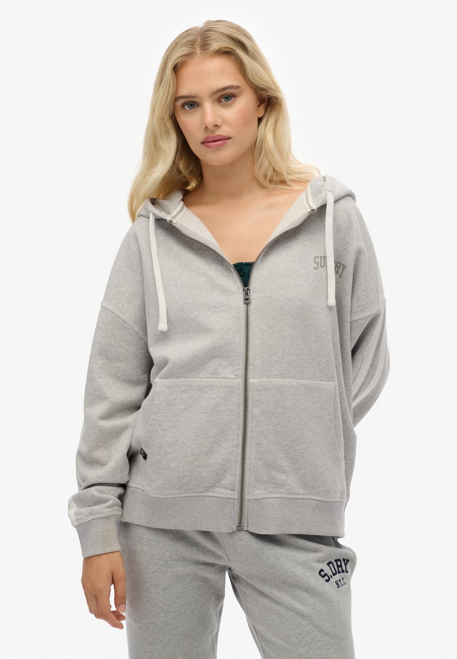 Толстовка Superdry & Co ATHLETIC ESSENTIALS, Glacier Grey Marl/Light Grey, Серый, Толстовка Superdry & Co ATHLETIC ESSENTIALS, Glacier Grey Marl/Light Grey
Толстовка Superdry & Co ATHLETIC ESSENTIALS, Glacier Grey Marl/Light Grey, Серый, Толстовка Superdry & Co ATHLETIC ESSENTIALS, Glacier Grey Marl/Light Grey