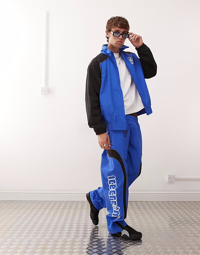 Мягкие спортивные брюки ICECREAM синего и черного цветов
Мягкие спортивные брюки ICECREAM синего и черного цветов