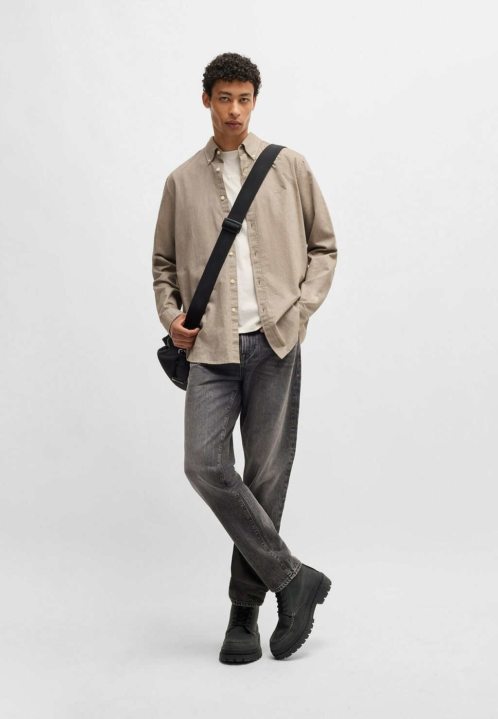 Базовая футболка ENIS SMALL LOGO BOSS, белый
Базовая футболка ENIS SMALL LOGO BOSS, белый