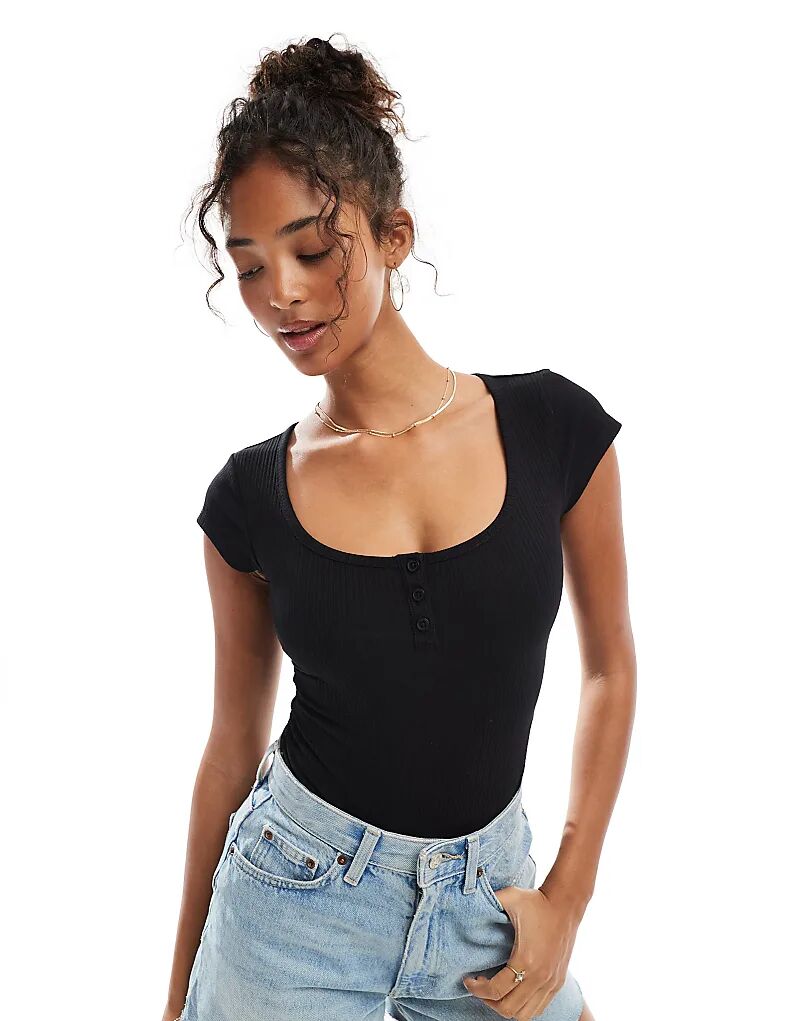 Боди Miss Selfridge с короткими рукавами и отделкой в рубчик, черного цвета
Боди Miss Selfridge с короткими рукавами и отделкой в рубчик, черного цвета