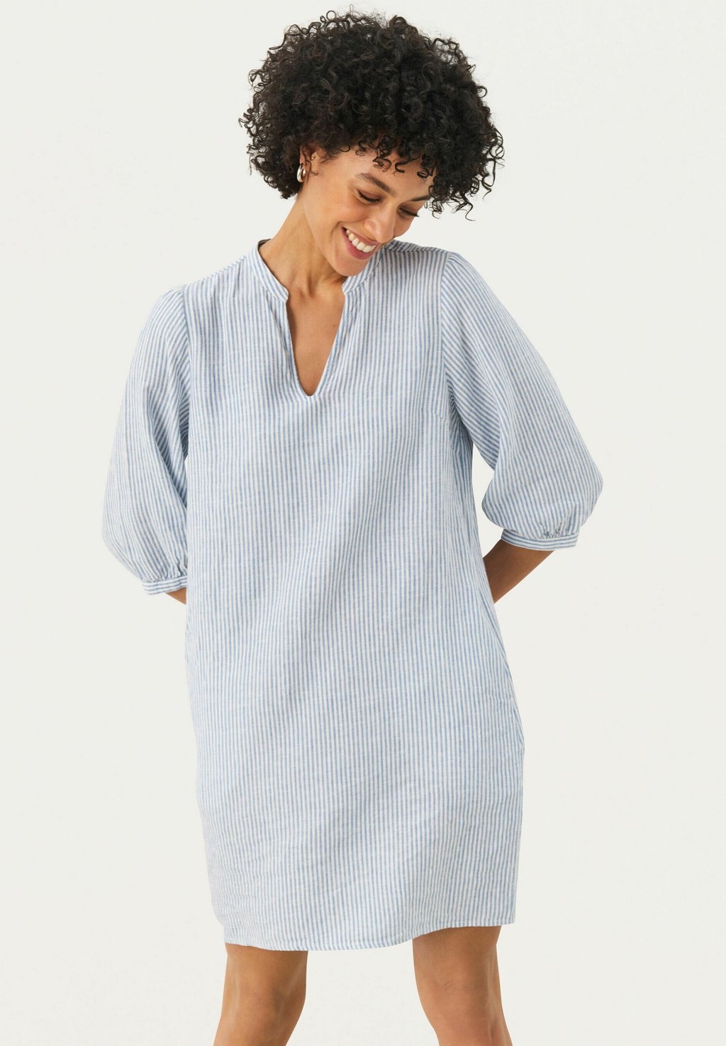 Повседневное платье ROSALINA Part Two, светло-голубой
Повседневное платье ROSALINA Part Two, светло-голубой