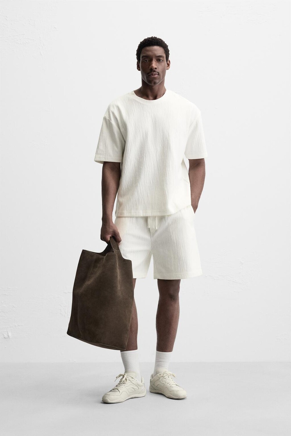 Футболка свободного кроя с текстурой ZARA, устрично-белый
Футболка свободного кроя с текстурой ZARA, устрично-белый