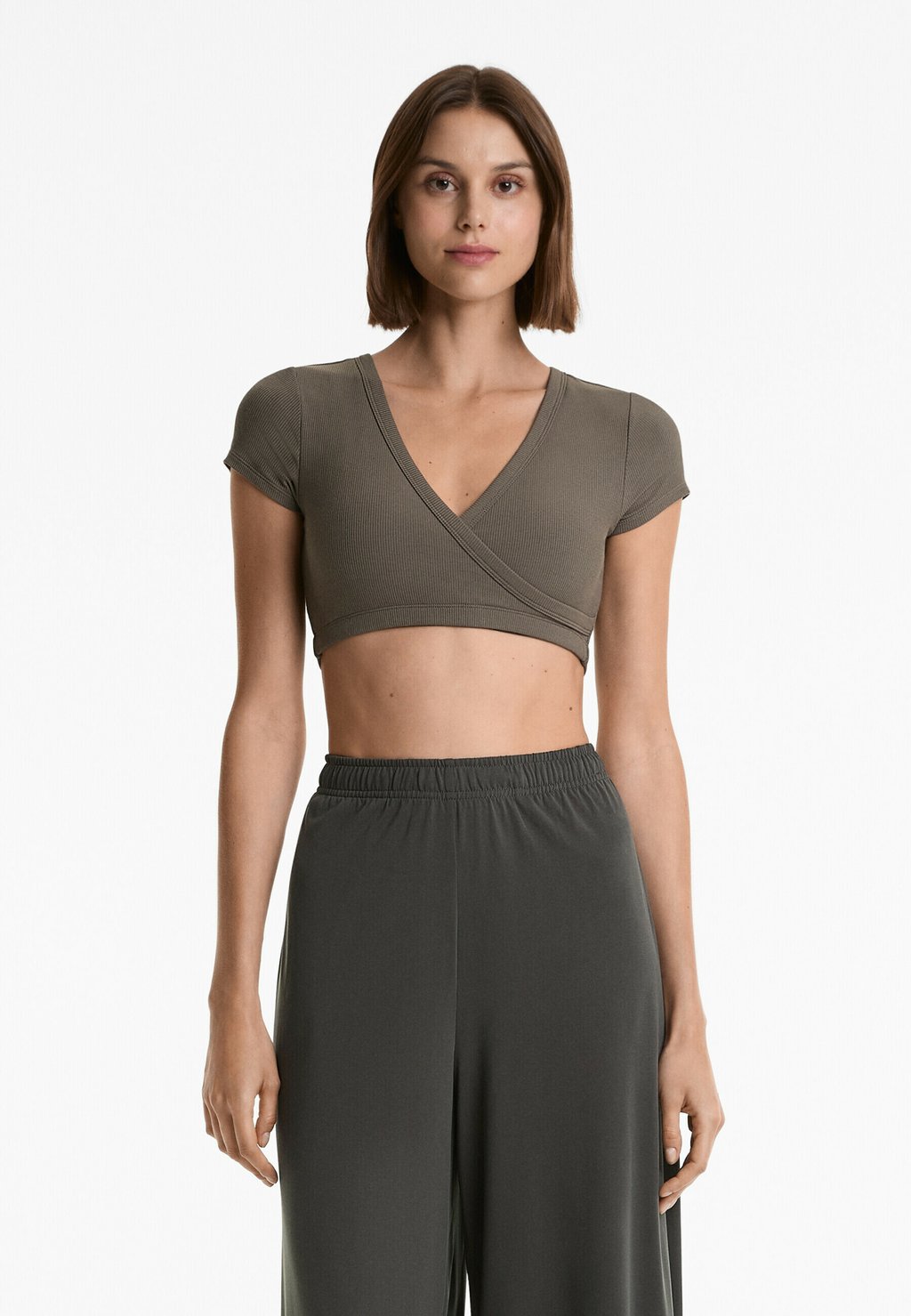 Базовая футболка OYSHO, серый
Базовая футболка OYSHO, серый