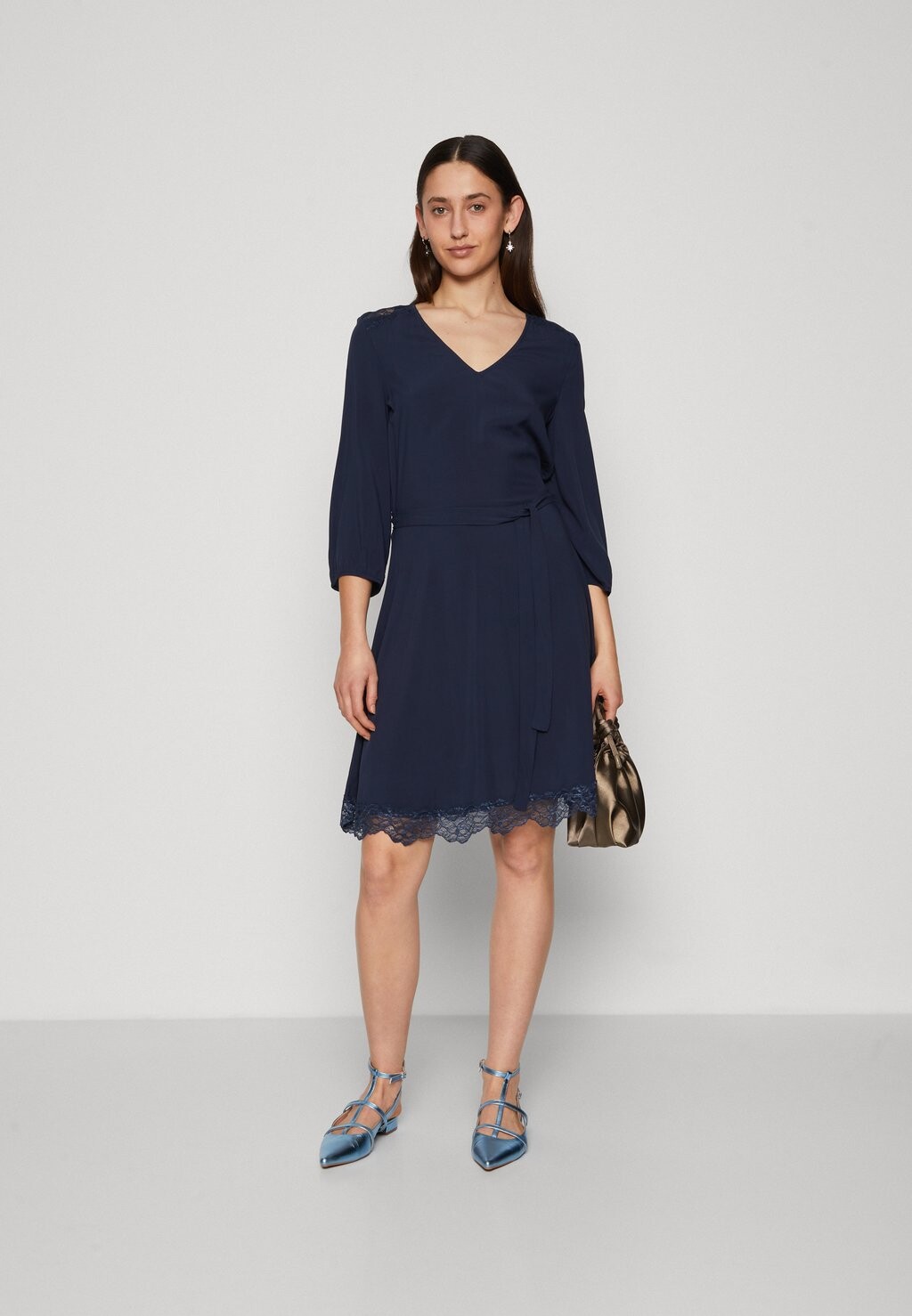 Дневное платье VMRUSK 3/4 SHORT DRESS Vero Moda Tall, темно-синий
Дневное платье VMRUSK 3/4 SHORT DRESS Vero Moda Tall, темно-синий