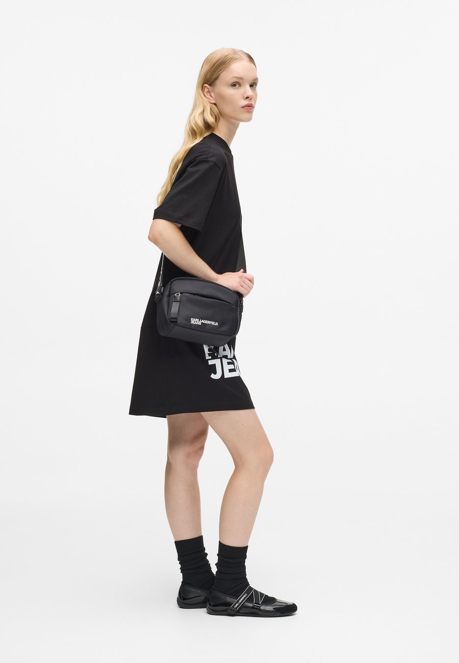 Сумка кросс-боди Karl Lagerfeld Jeans LOGO, Black
Сумка кросс-боди Karl Lagerfeld Jeans LOGO, Black