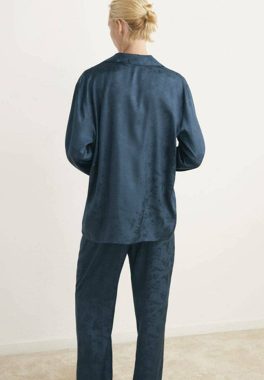 Пижамный топ Mango Pyjama top, Dark Blue
Пижамный топ Mango Pyjama top, Dark Blue