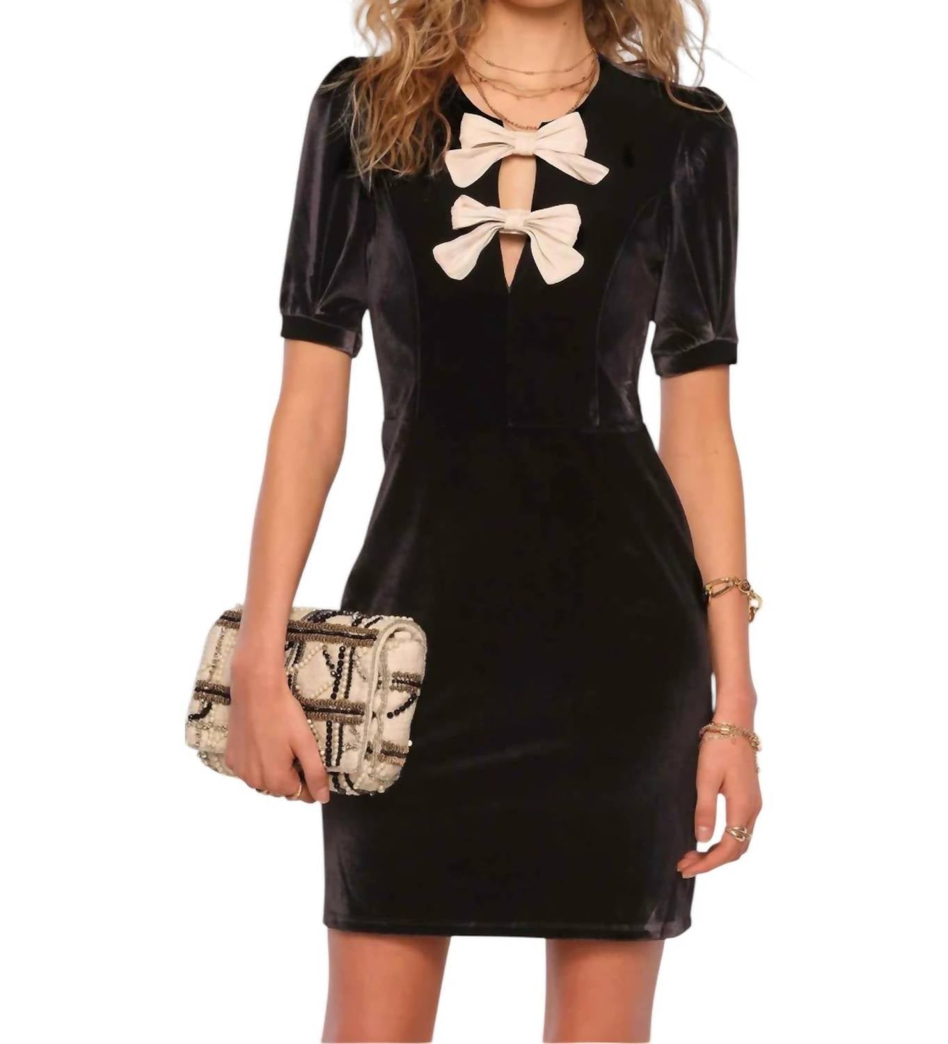 Платье Davila в черном цвете Heartloom
Платье Davila в черном цвете Heartloom