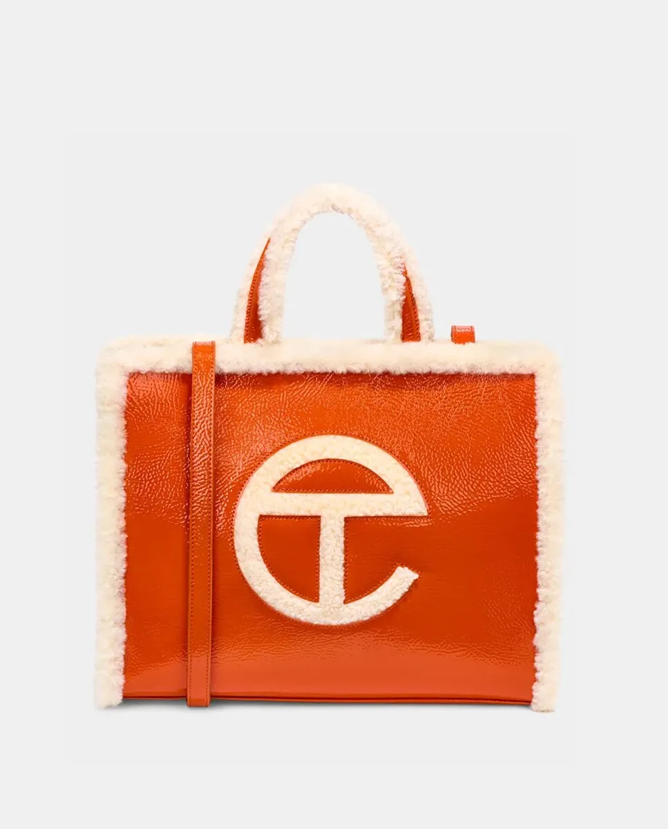 Сумка-шоппер из мятой кожи UGG x Telfar среднего размера, коричневый
Сумка-шоппер из мятой кожи UGG x Telfar среднего размера, коричневый