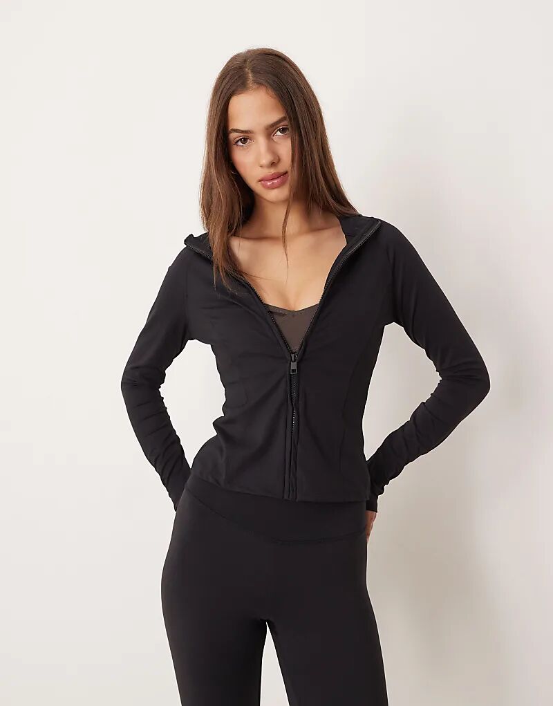 GINA TRICOT бесшовная куртка на молнии для йоги и спорта, черная
GINA TRICOT бесшовная куртка на молнии для йоги и спорта, черная