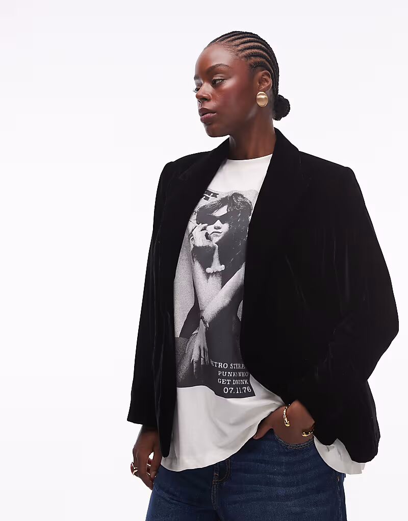 Бархатный блейзер Mango Curve черного цвета
Бархатный блейзер Mango Curve черного цвета