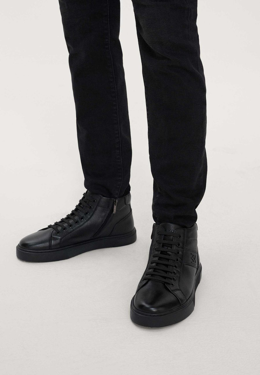 Кроссовки Kazar TRUXTON, Black
Кроссовки Kazar TRUXTON, Black