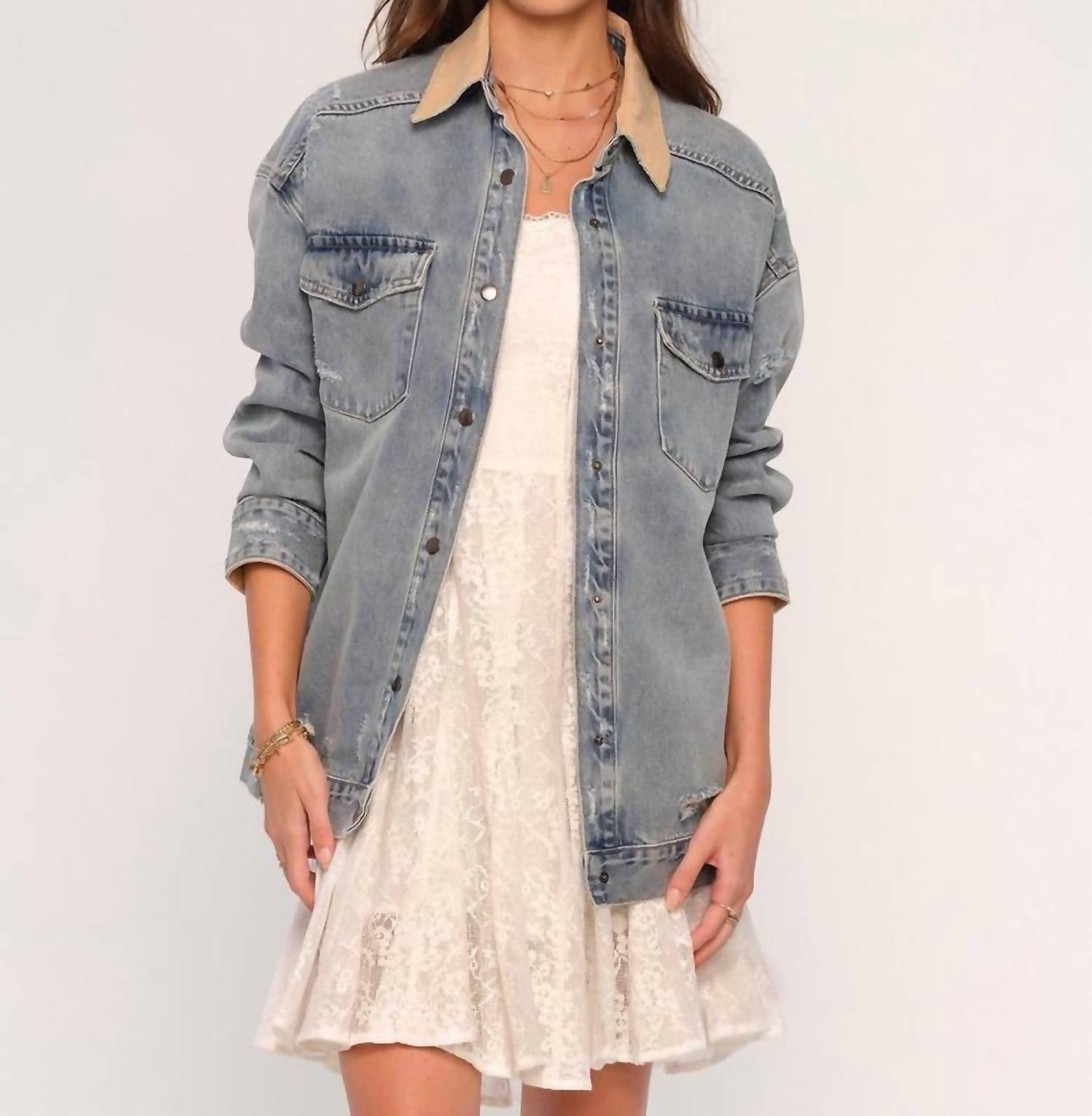 Куртка Andra Collar в синем цвете Heartloom
Куртка Andra Collar в синем цвете Heartloom