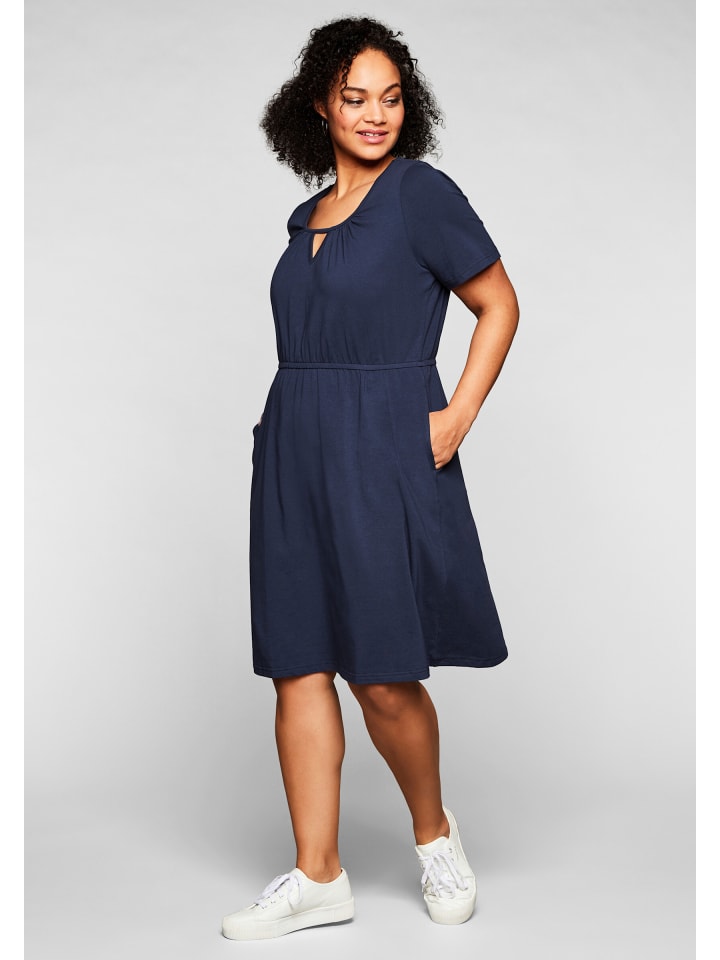 Платье до колена sheego 
Платье до колена sheego