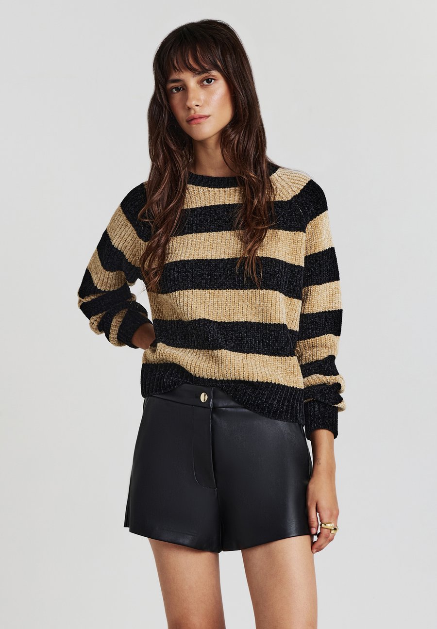 Джемпер Calliope A RIGHE IN , Var Ultrablack/Black
Джемпер Calliope A RIGHE IN , Var Ultrablack/Black