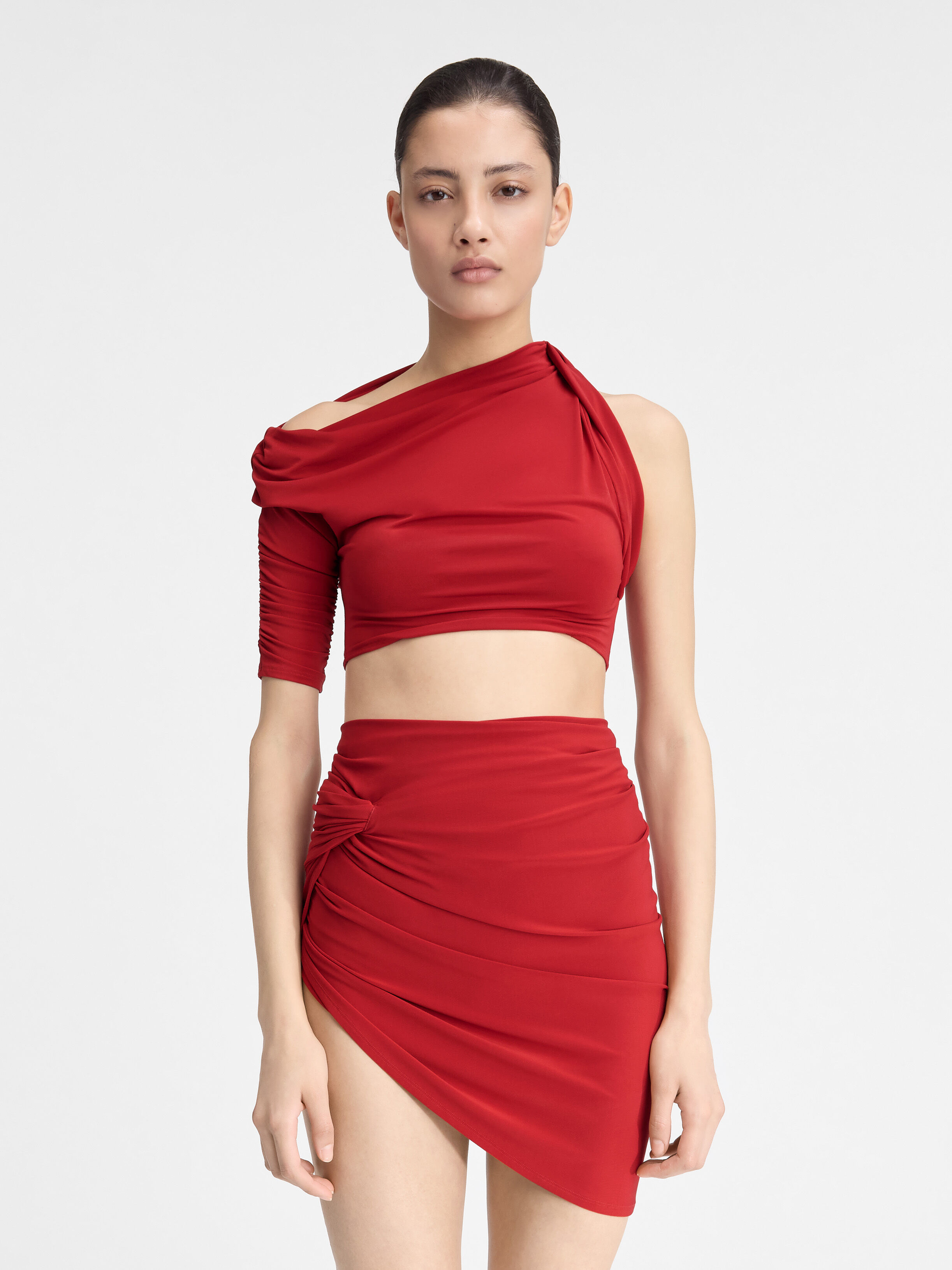 Платье с драпировкой и укороченным вырезом JACQUEMUS The Drapeado top, темно-красный 
Платье с драпировкой и укороченным вырезом JACQUEMUS The Drapeado top, темно-красный