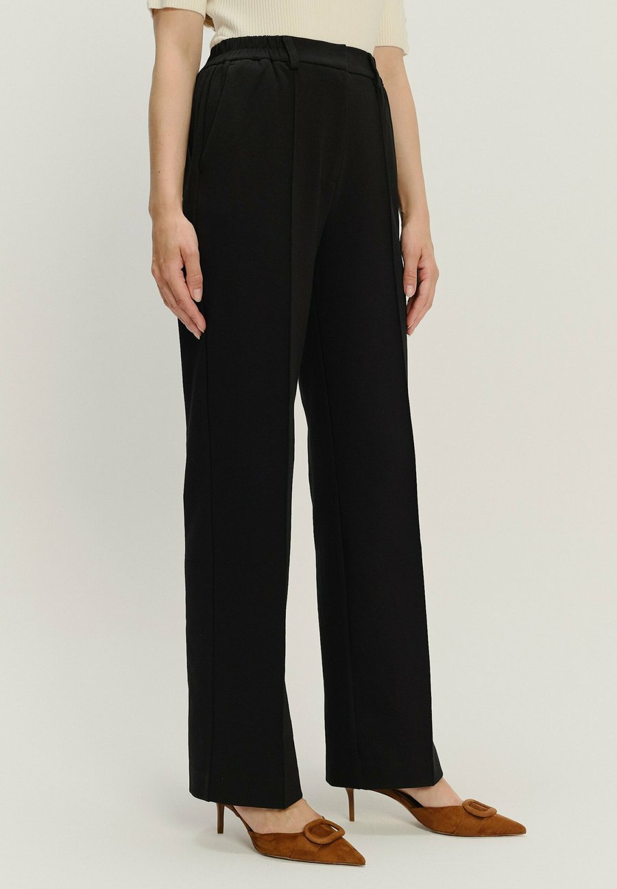 Брюки Greenpoint Trousers, Black
Брюки Greenpoint Trousers, Black