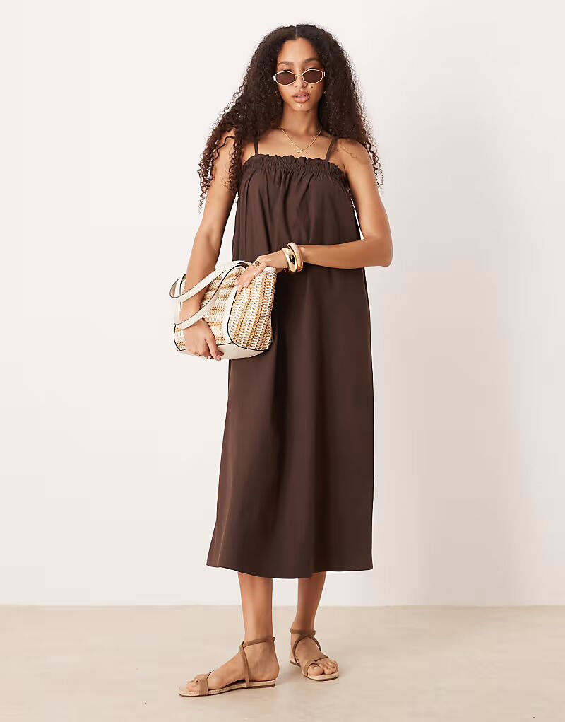 Платье-трапеция макси на бретелях шоколадного цвета Asos Design
Платье-трапеция макси на бретелях шоколадного цвета Asos Design