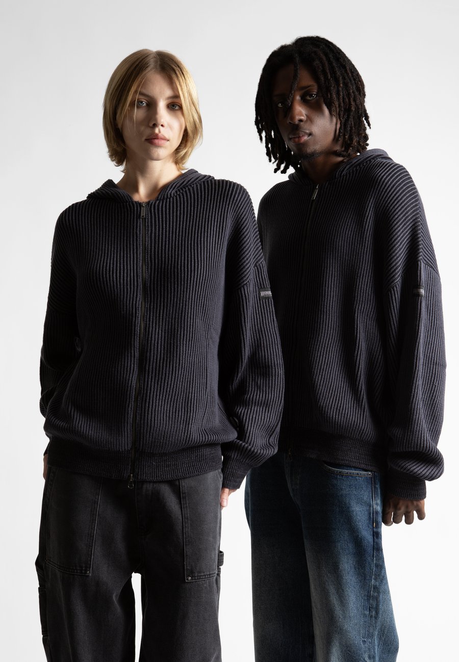 Толстовка Wasted Paris PUSHER ZIP UNISEX, Black/Charcoal/Black, Черный, Толстовка Wasted Paris PUSHER ZIP UNISEX, Black/Charcoal/Black
Толстовка Wasted Paris PUSHER ZIP UNISEX, Black/Charcoal/Black, Черный, Толстовка Wasted Paris PUSHER ZIP UNISEX, Black/Charcoal/Black