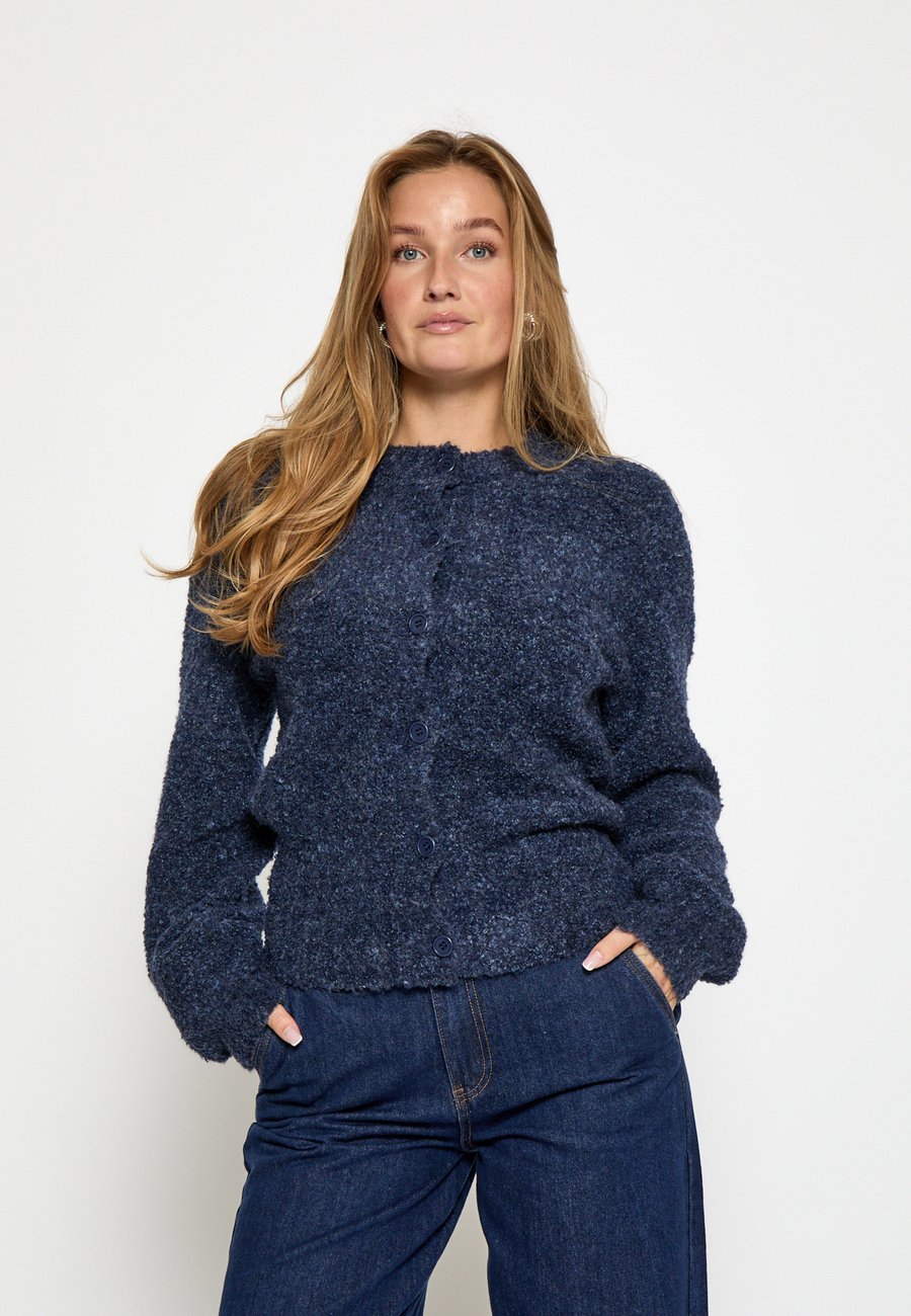 Кардиган Minus Cardigan, Sky Captain/Blue
Кардиган Minus Cardigan, Sky Captain/Blue