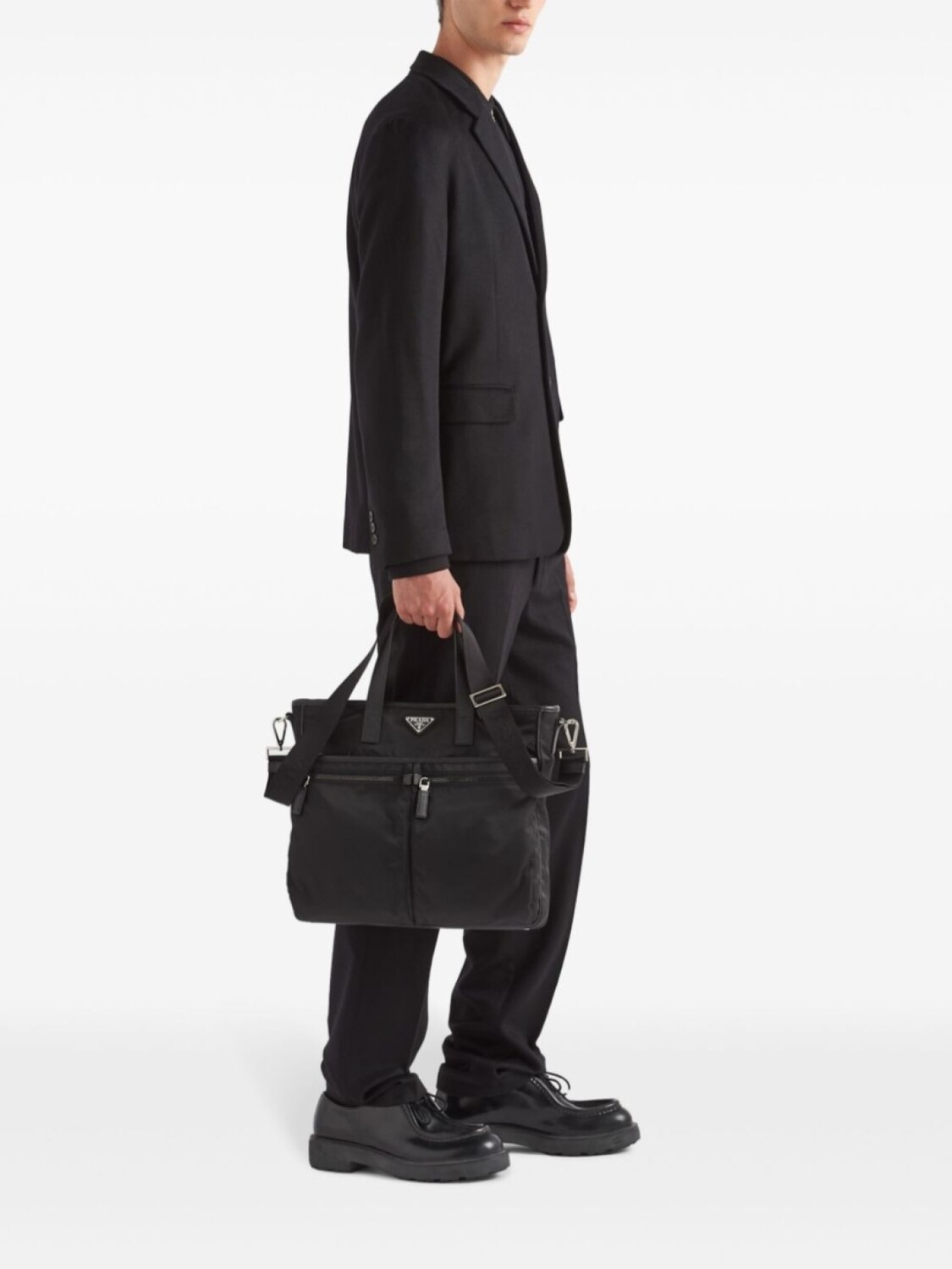 Prada сумка-тоут из ре-нейлона и сафьяновой кожи, черный
Prada сумка-тоут из ре-нейлона и сафьяновой кожи, черный