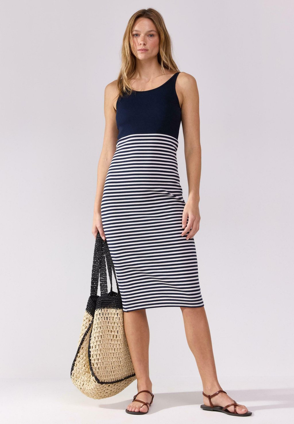 Платье из джерси MIDI Lindex, синий
Платье из джерси MIDI Lindex, синий