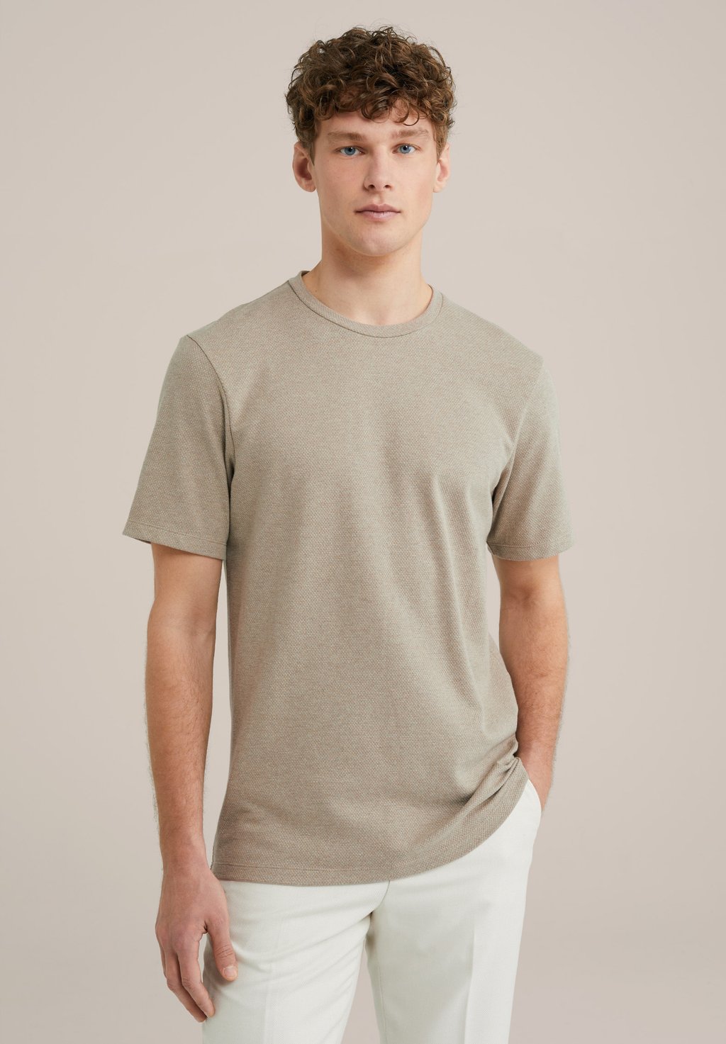 Базовая футболка WE Fashion, бежевый
Базовая футболка WE Fashion, бежевый