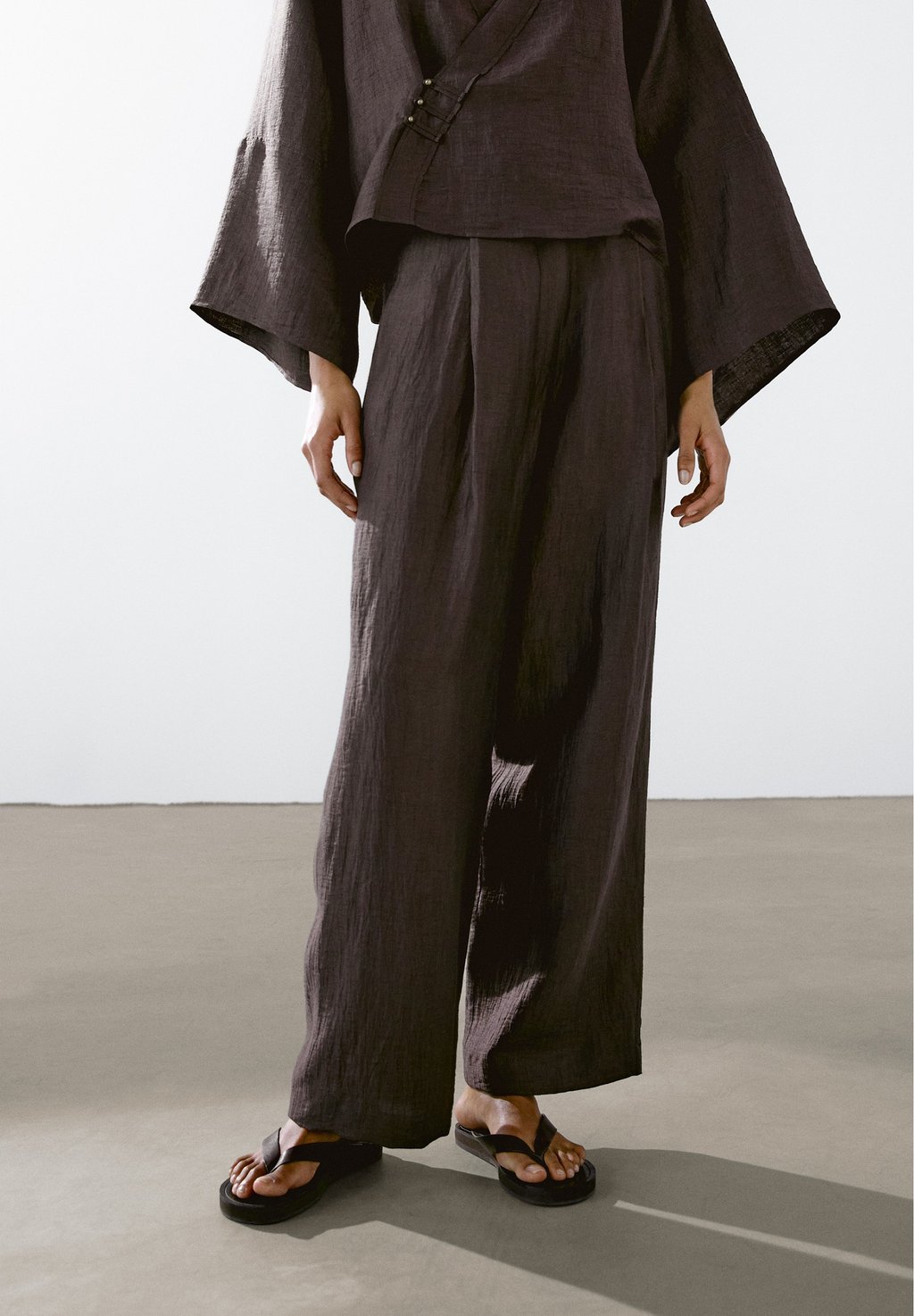 Брюки FLUID DART Massimo Dutti, цвет Mottled Bordeaux
Брюки FLUID DART Massimo Dutti, цвет Mottled Bordeaux