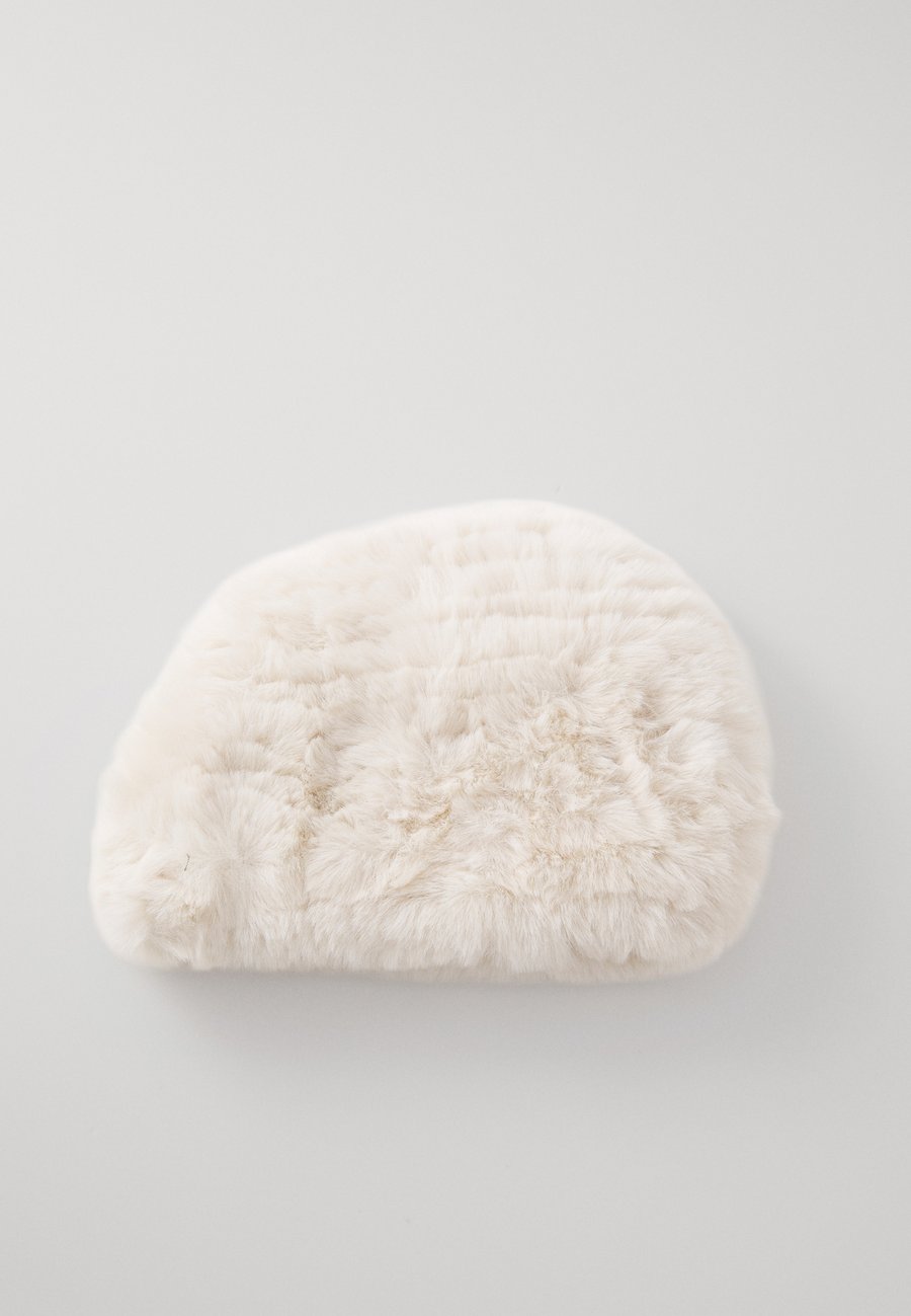 Шапка Guess CECILIA, Vanilla Blush/Off-White
Шапка Guess CECILIA, Vanilla Blush/Off-White