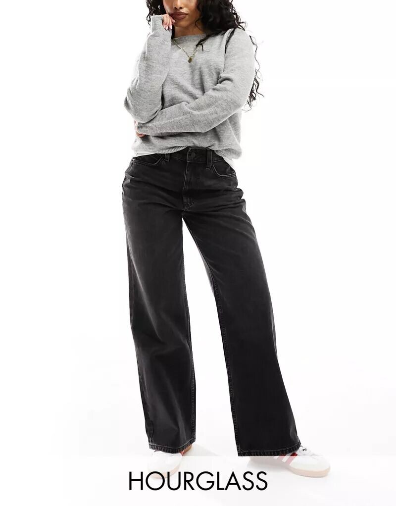 Черные вытертые джинсы ASOS Hourglass Dad
Черные вытертые джинсы ASOS Hourglass Dad
