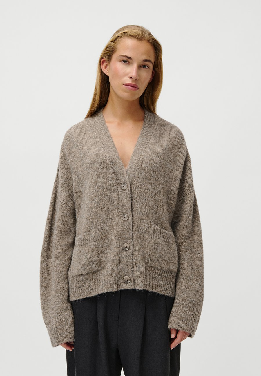 Кардиган LeGer by Lena Gercke HANNE, Brown Melange/Brown
Кардиган LeGer by Lena Gercke HANNE, Brown Melange/Brown