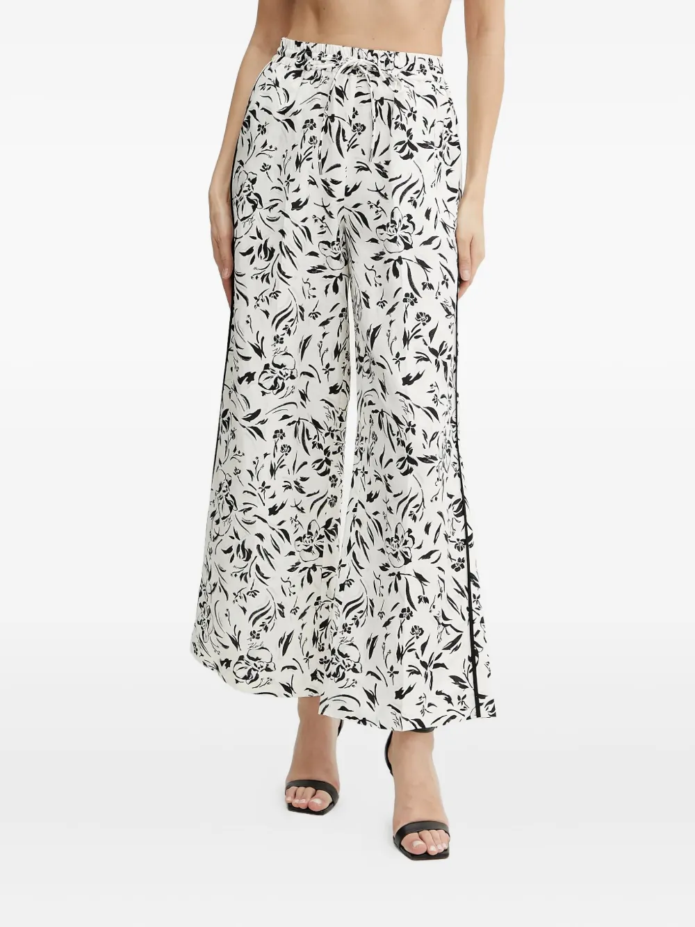 Брюки с цветочным принтом и завязками KARL LAGERFELD, белый
Брюки с цветочным принтом и завязками KARL LAGERFELD, белый