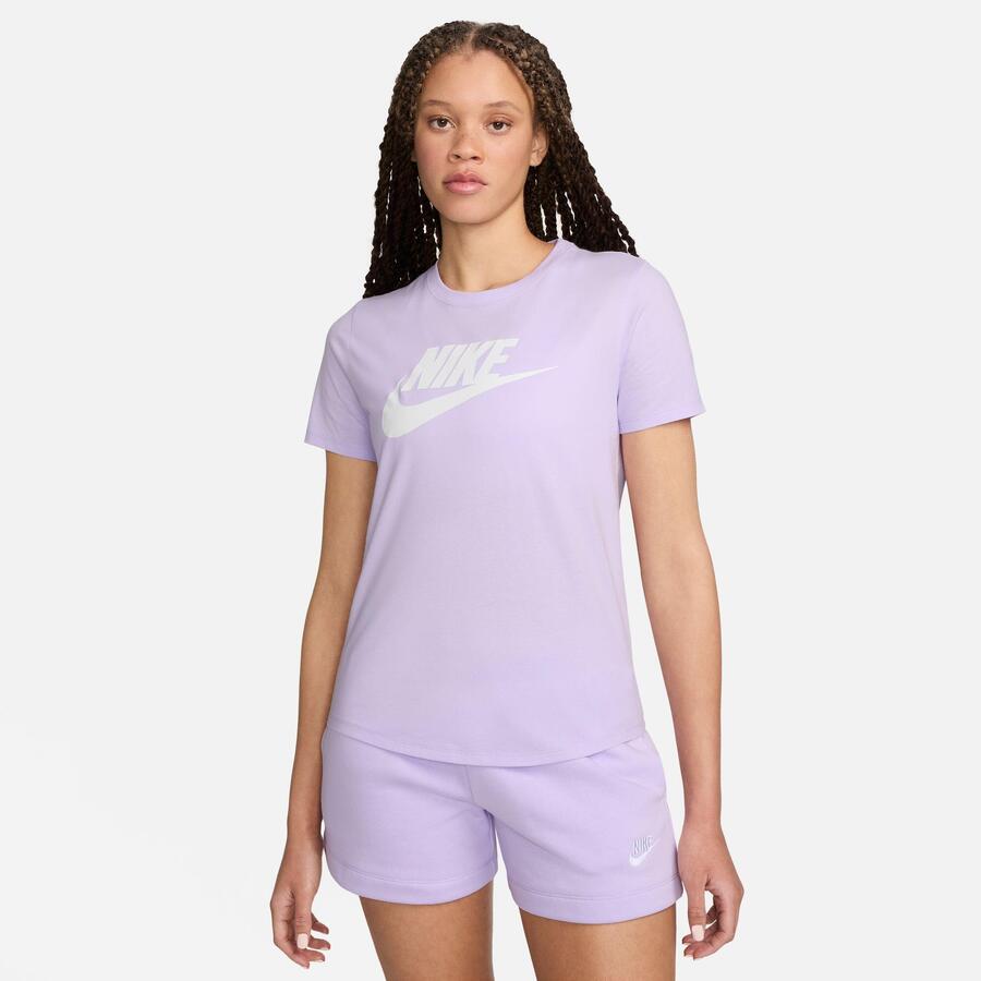 Женская футболка Nike Sportswear Club Essentials DX7906
Женская футболка Nike Sportswear Club Essentials DX7906