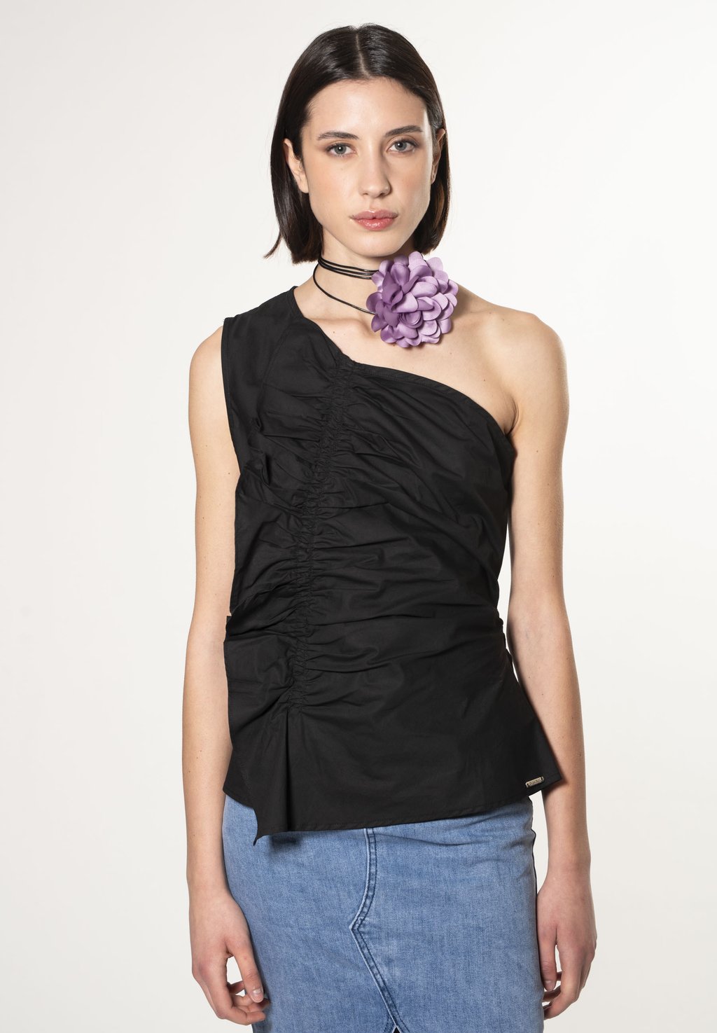 Топ ONE-SHOULDER INFLUENCER, черный
Топ ONE-SHOULDER INFLUENCER, черный